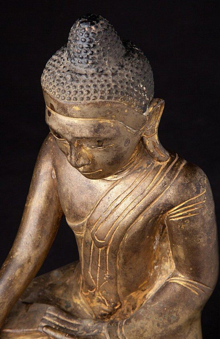 Antique bronze Burmese Buddha statue from Burma  Original Buddhas For Sale 8