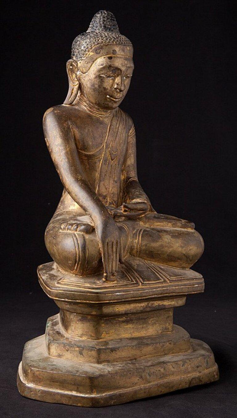 Bronze Antique bronze Burmese Buddha statue from Burma  Original Buddhas For Sale