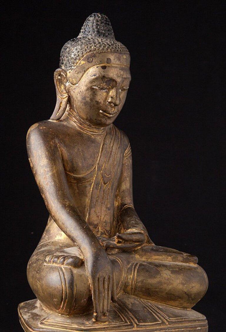 statue de Bouddha birman en bronze ancien provenant de Birmanie  Bouddhas originaux en vente 2