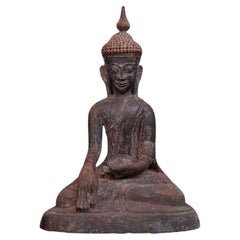 Antico Buddha Inwa birmano in bronzo proveniente dalla Birmania
