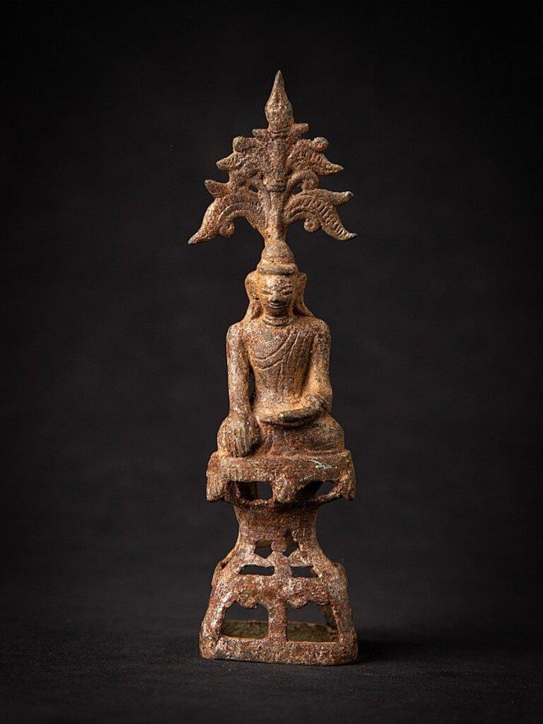 Material: bronze
17,7 cm high 
5 cm wide and 4,7 cm deep
Weight: 0.198 kgs
Shan (Tai Yai) style
Bhumisparsha mudra
Originating from Burma
18th Century.
 