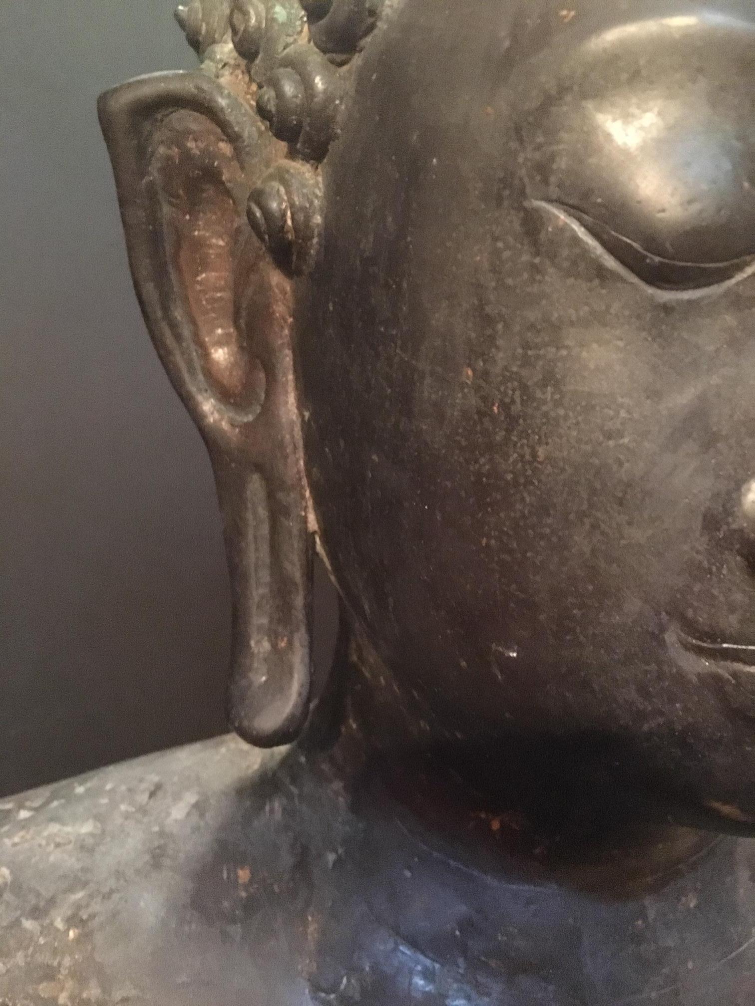 Cast Antique Bronze Bust of Buddha, Thailand Ayutthaya, circa 18th Century For Sale