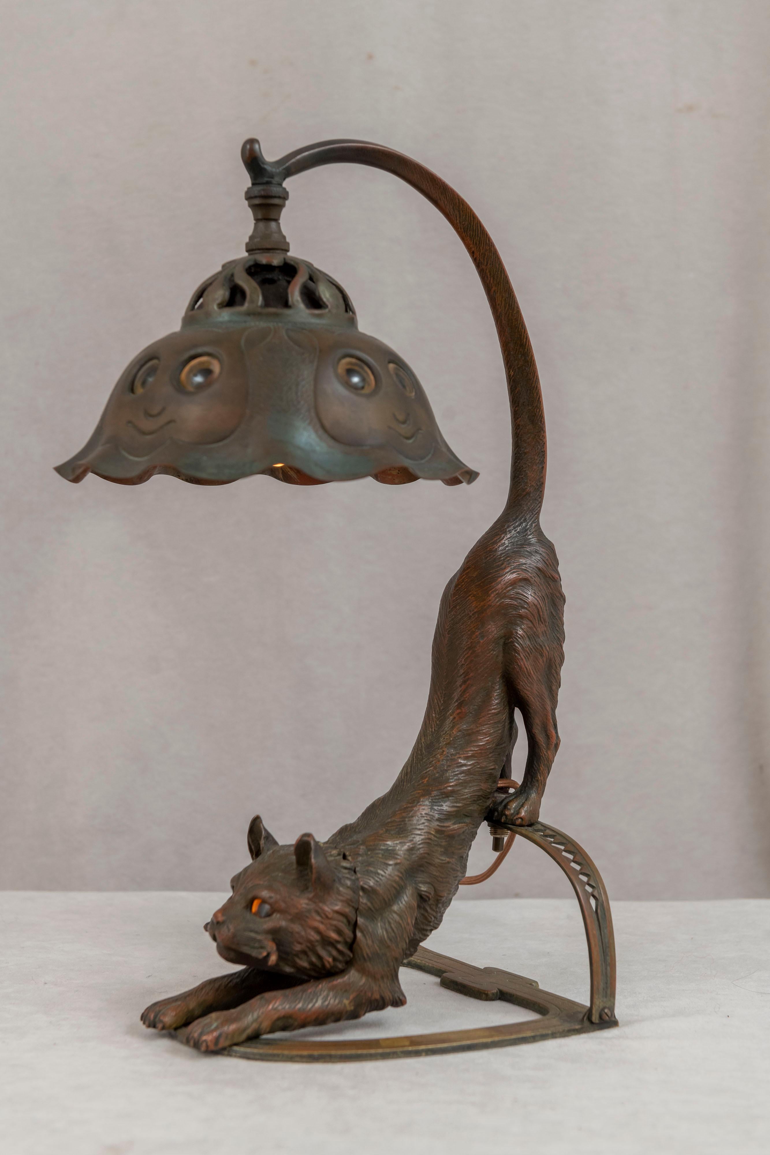 Antique Bronze Cat Lamp on all Fours, Cat Faces on Shade, German ca.  1900 In Good Condition In Petaluma, CA