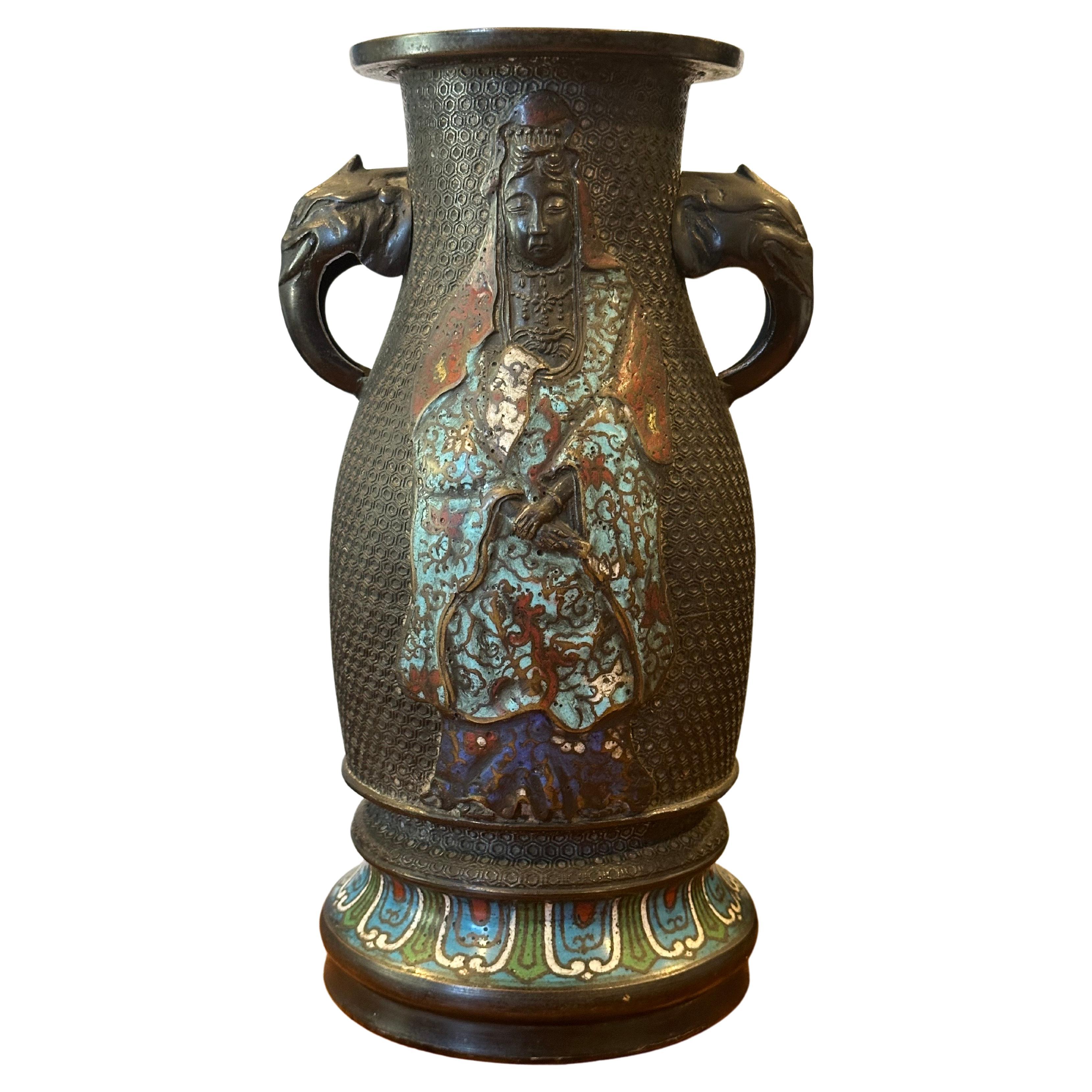 Vase en bronze antique champlevé avec poignées en forme d'éléphant en vente 6