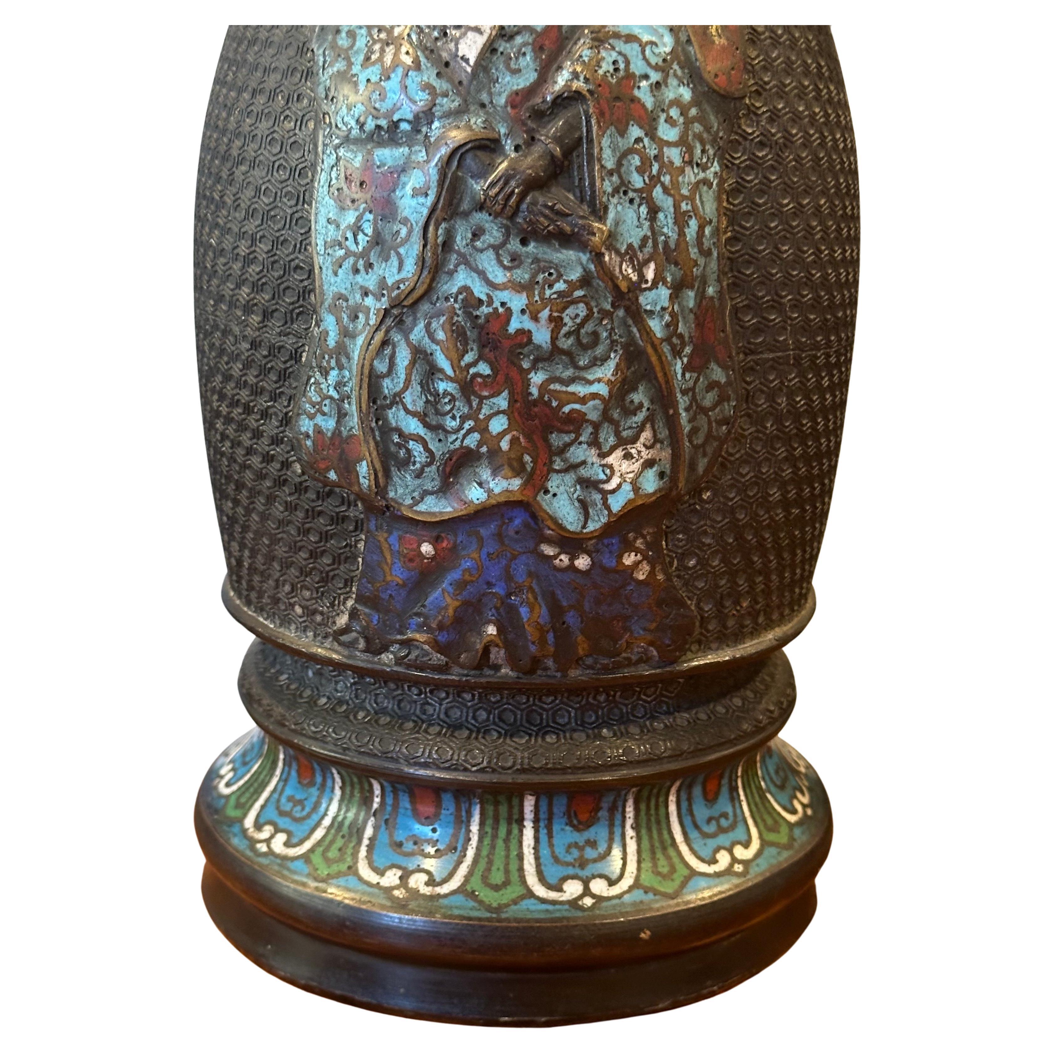 Bronze Vase en bronze antique champlevé avec poignées en forme d'éléphant en vente