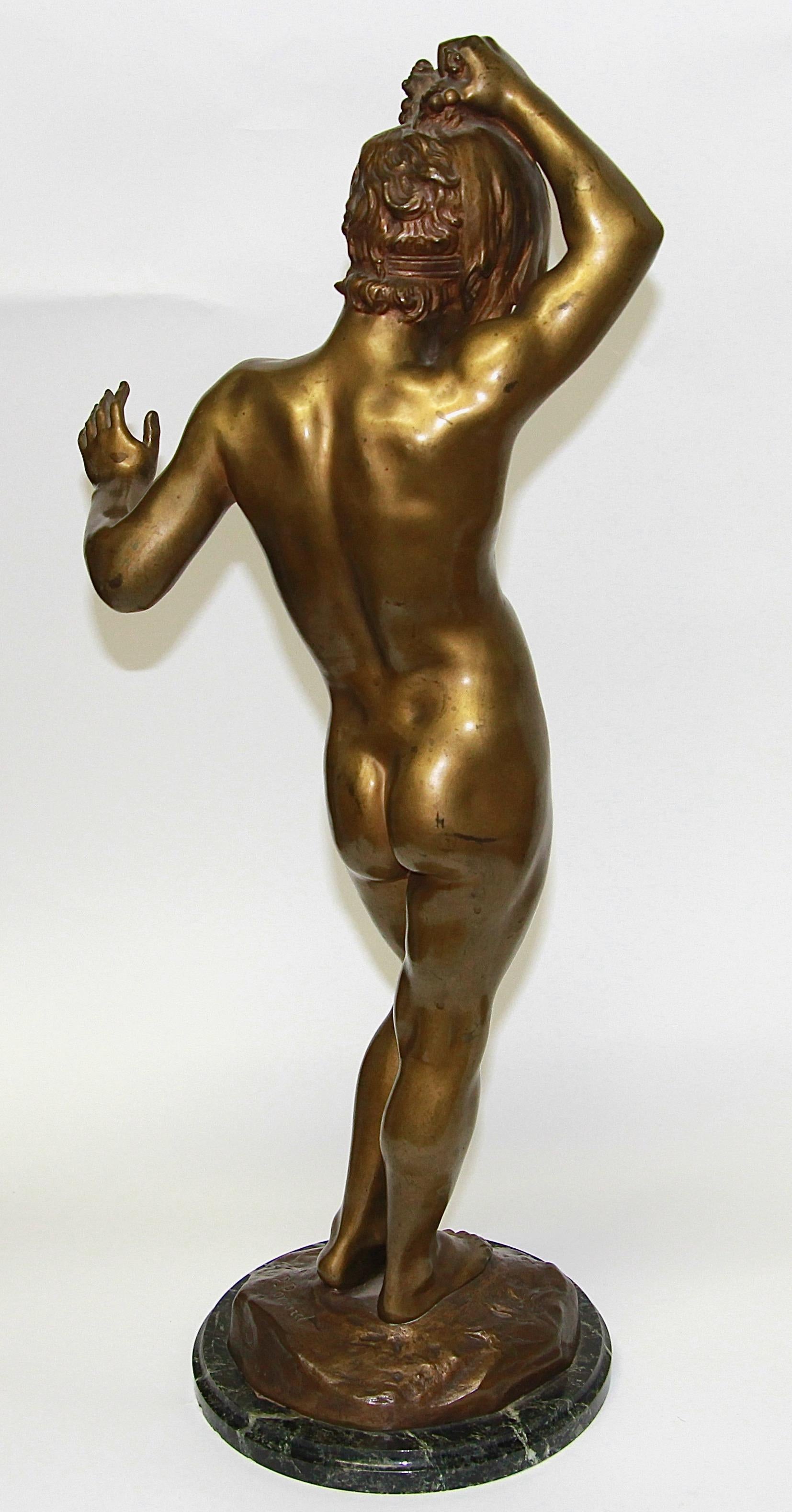 Sculpture d'enfants nus en bronze ancien avec raisins, d'après Paul Ponsard État moyen - En vente à Berlin, DE