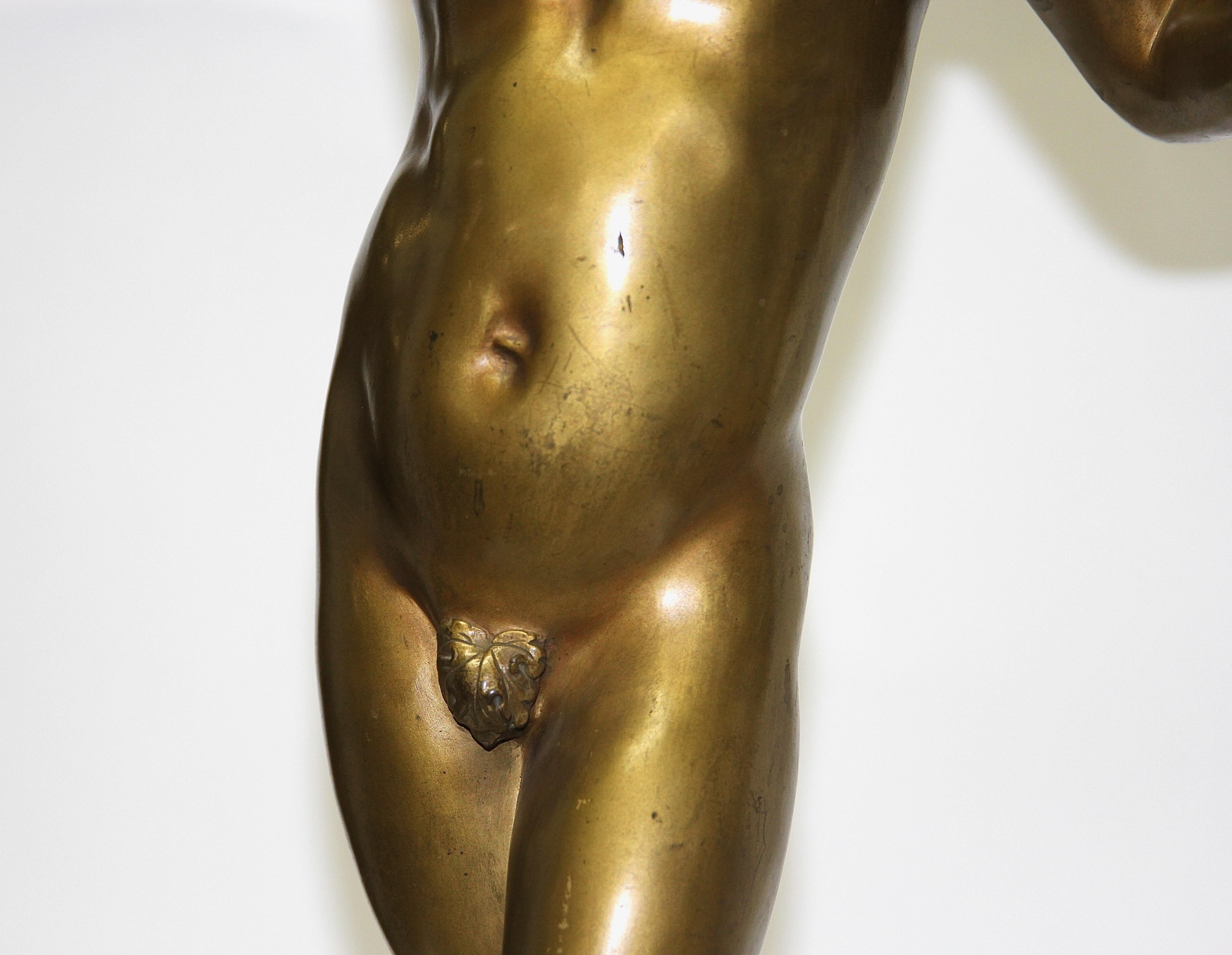 Bronze Sculpture d'enfants nus en bronze ancien avec raisins, d'après Paul Ponsard en vente