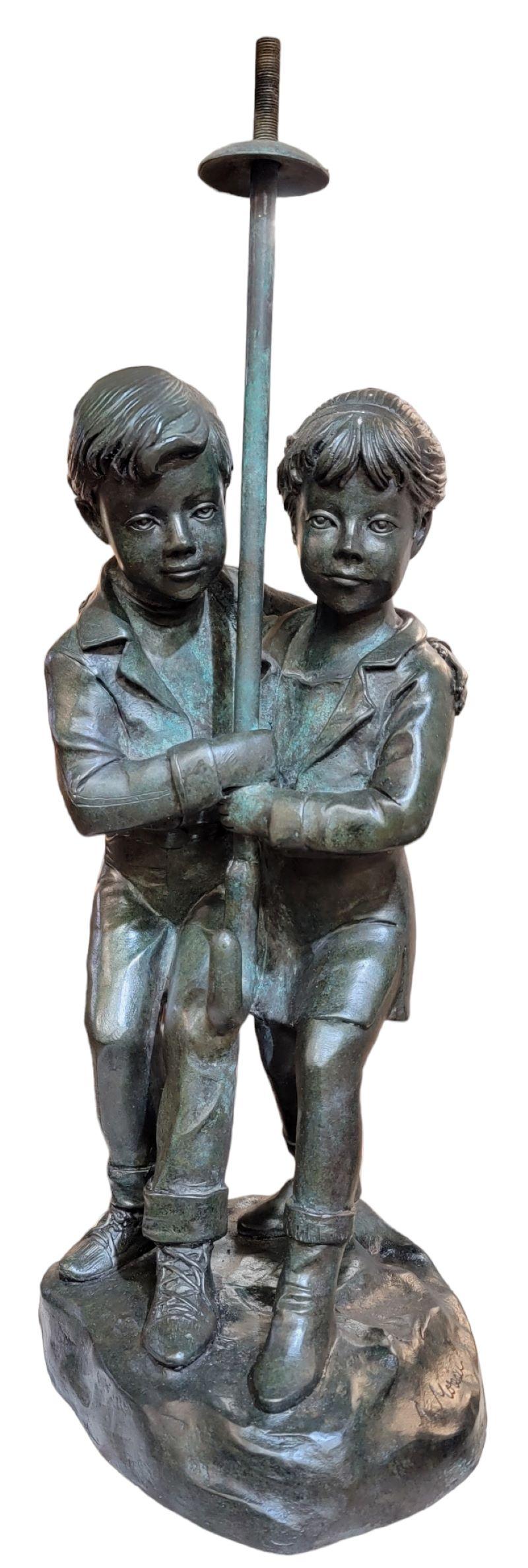 Fontaine de jardin Child & Child Child en bronze antique avec parapluie signée en vente 1