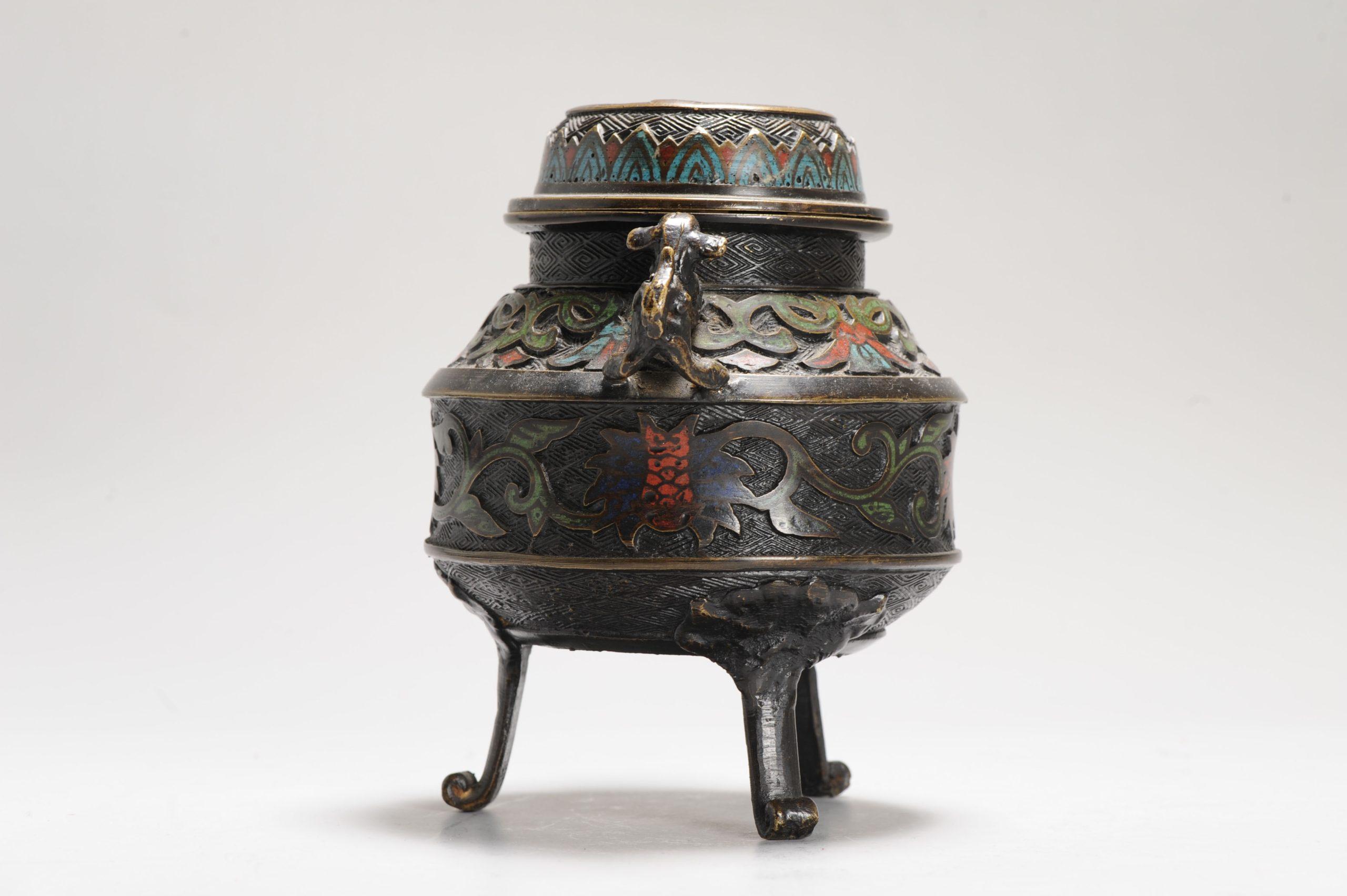 Bronzo antico / rame Cloisonné Koro con forma di leone Foo Giappone 19° C. in vendita 11