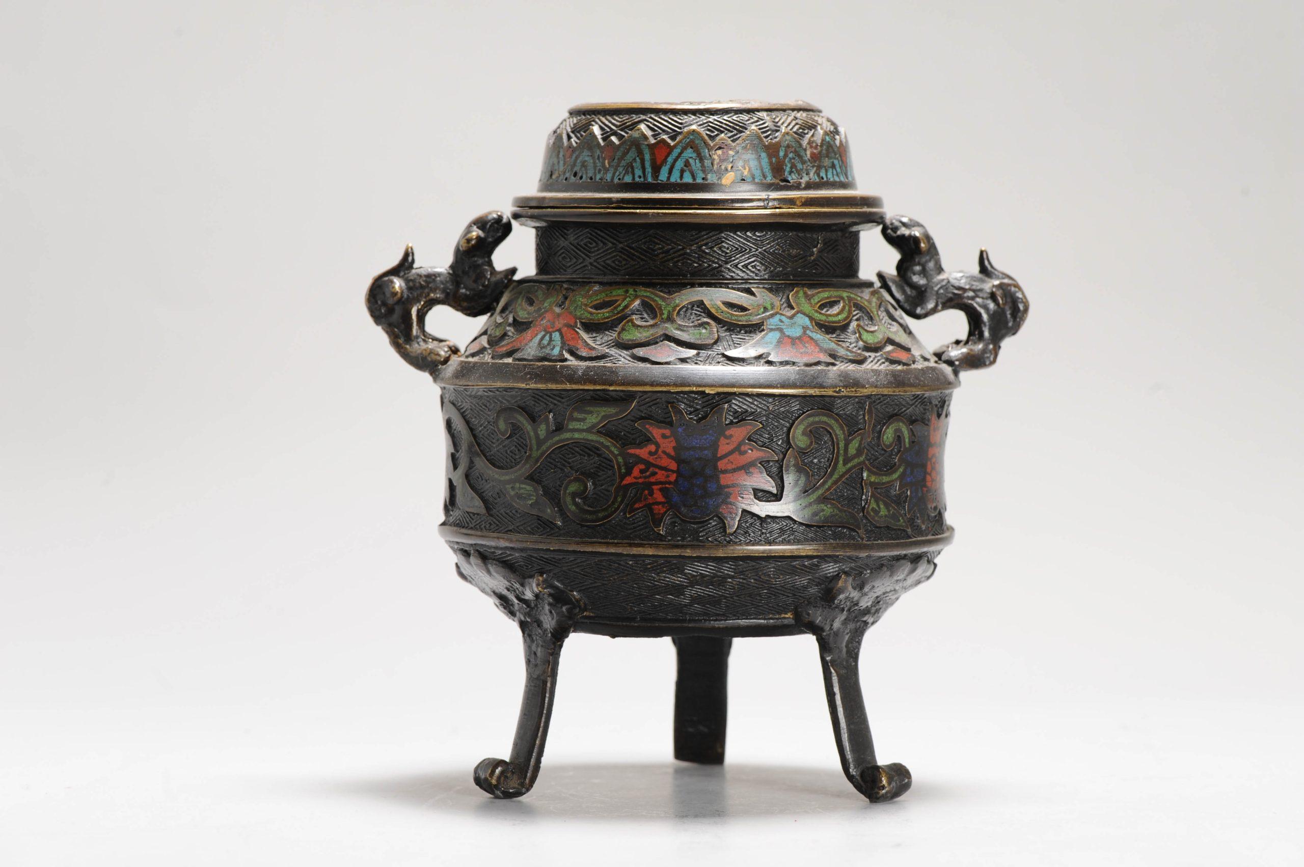 Meiji Bronzo antico / rame Cloisonné Koro con forma di leone Foo Giappone 19° C. in vendita