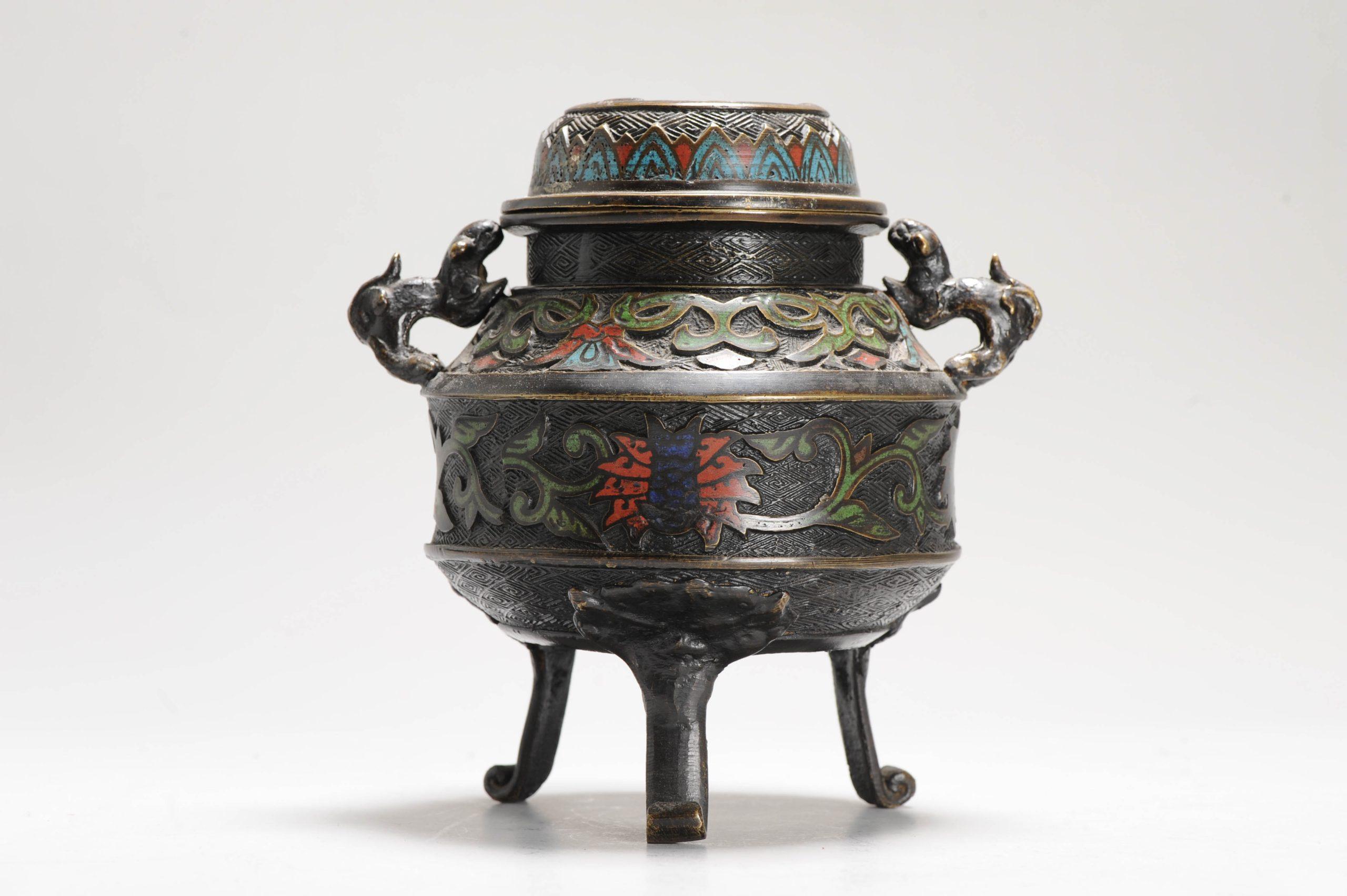 Cinese Bronzo antico / rame Cloisonné Koro con forma di leone Foo Giappone 19° C. in vendita