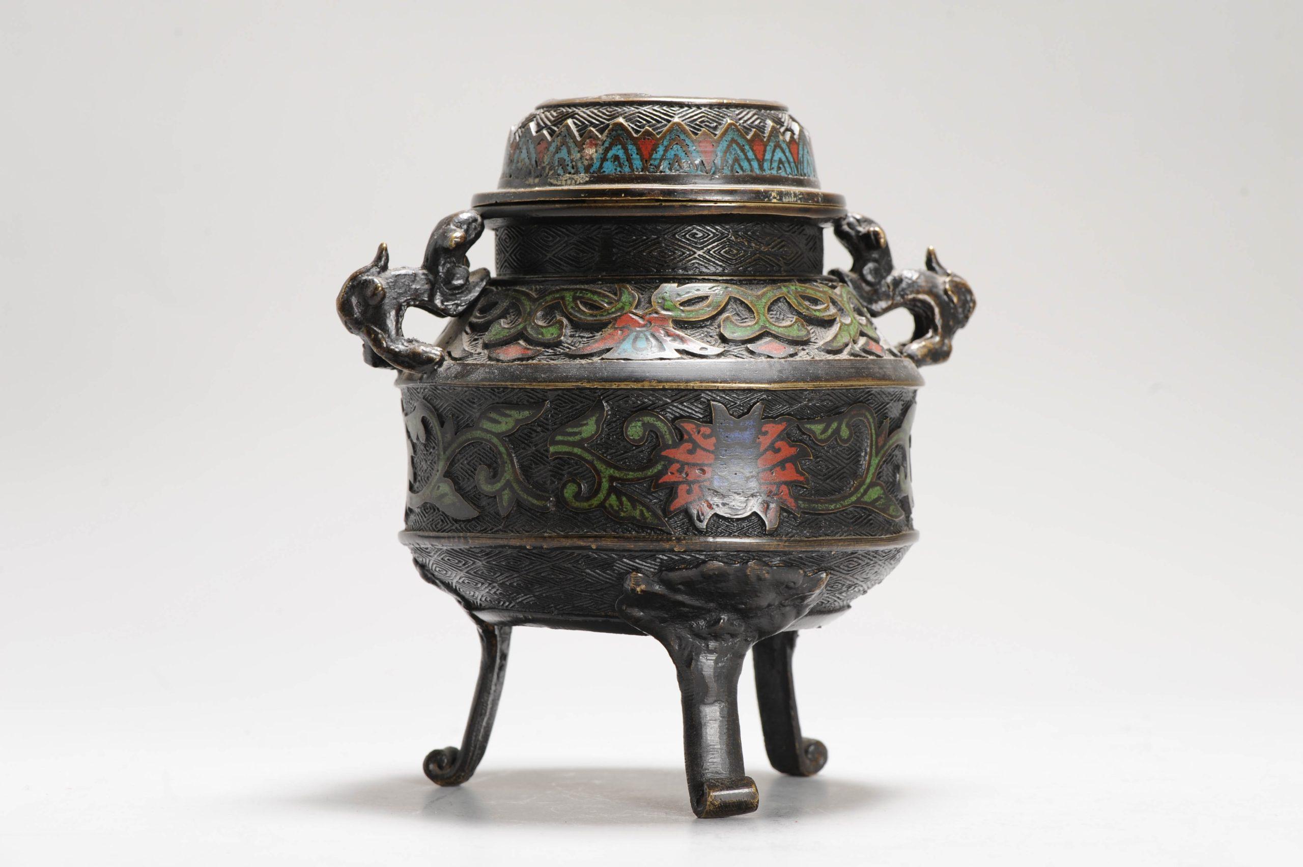 Bronzo antico / rame Cloisonné Koro con forma di leone Foo Giappone 19° C. in vendita 1