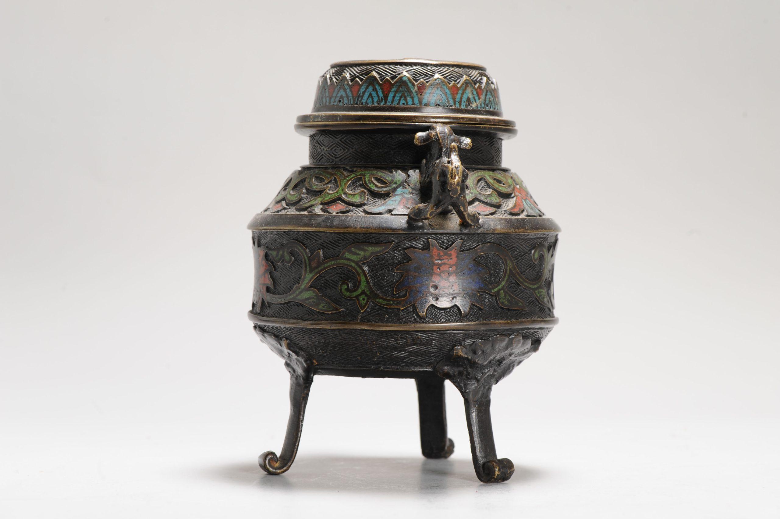 Bronzo antico / rame Cloisonné Koro con forma di leone Foo Giappone 19° C. in vendita 2