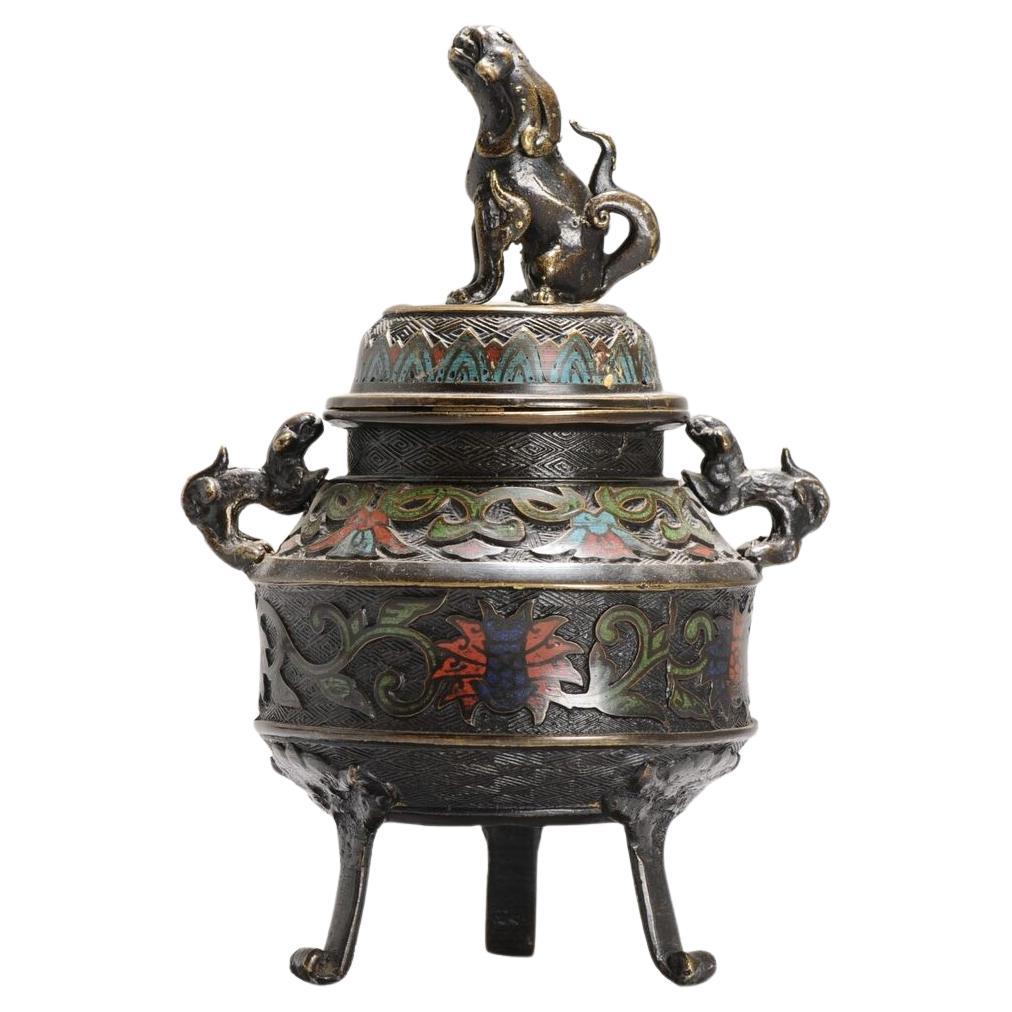 Bronzo antico / rame Cloisonné Koro con forma di leone Foo Giappone 19° C. in vendita