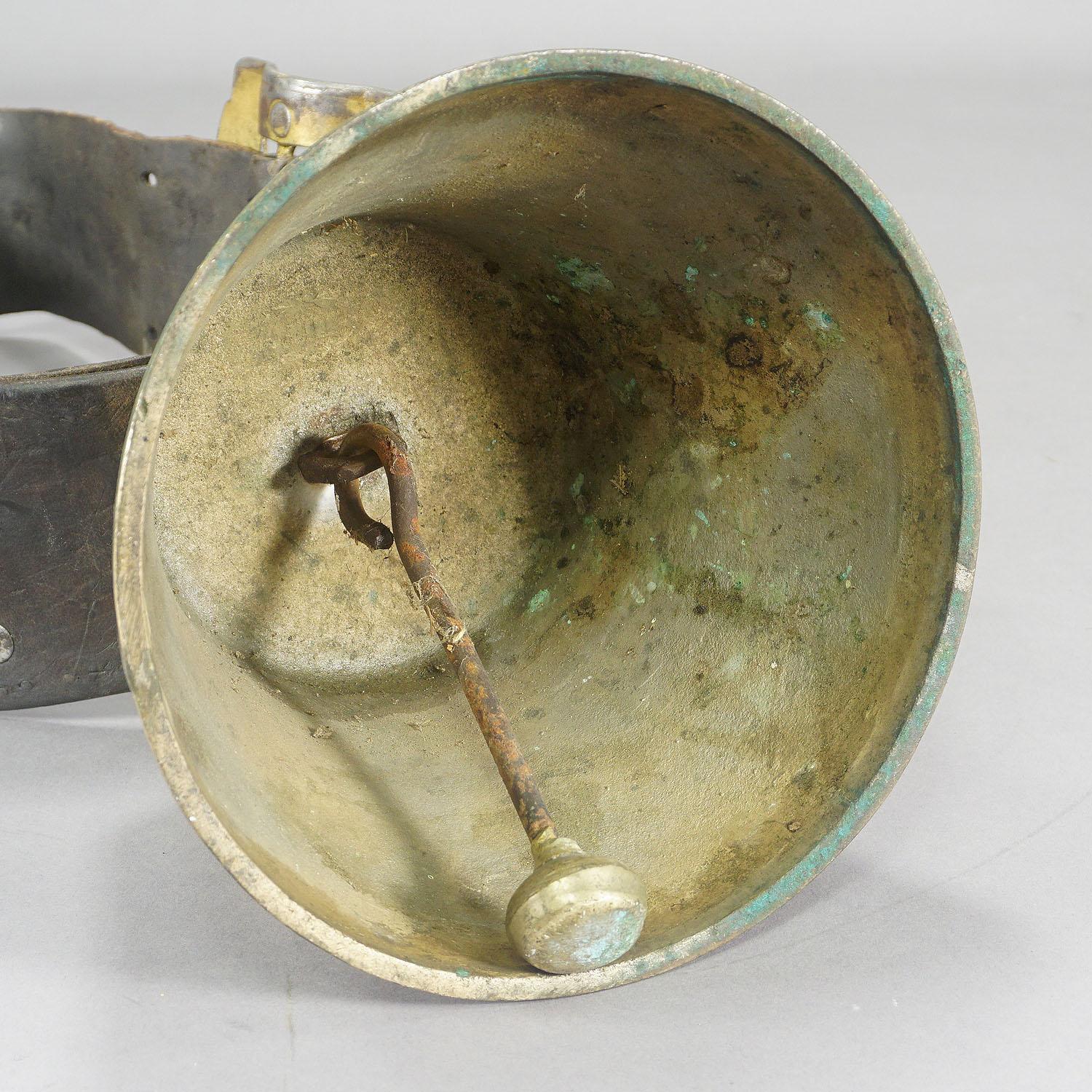Cloche de vache ancienne en bronze fabriquée en Suisse, vers 1900 Bon état à Berghuelen, DE