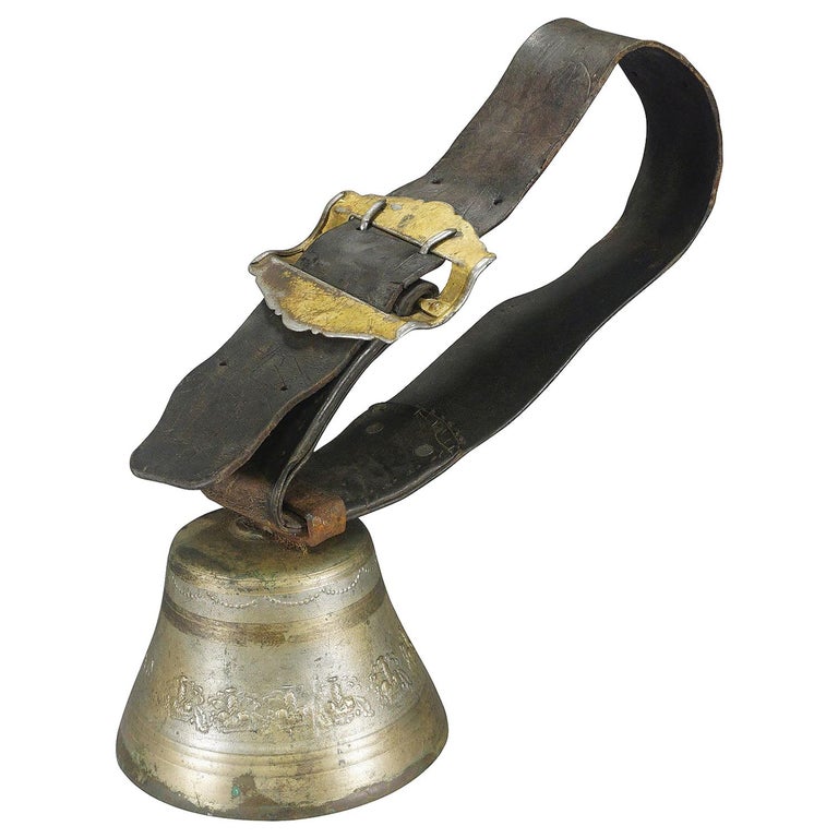 Cloche de vache ancienne en bronze fabriquée en Suisse, vers 1900 En vente  sur 1stDibs