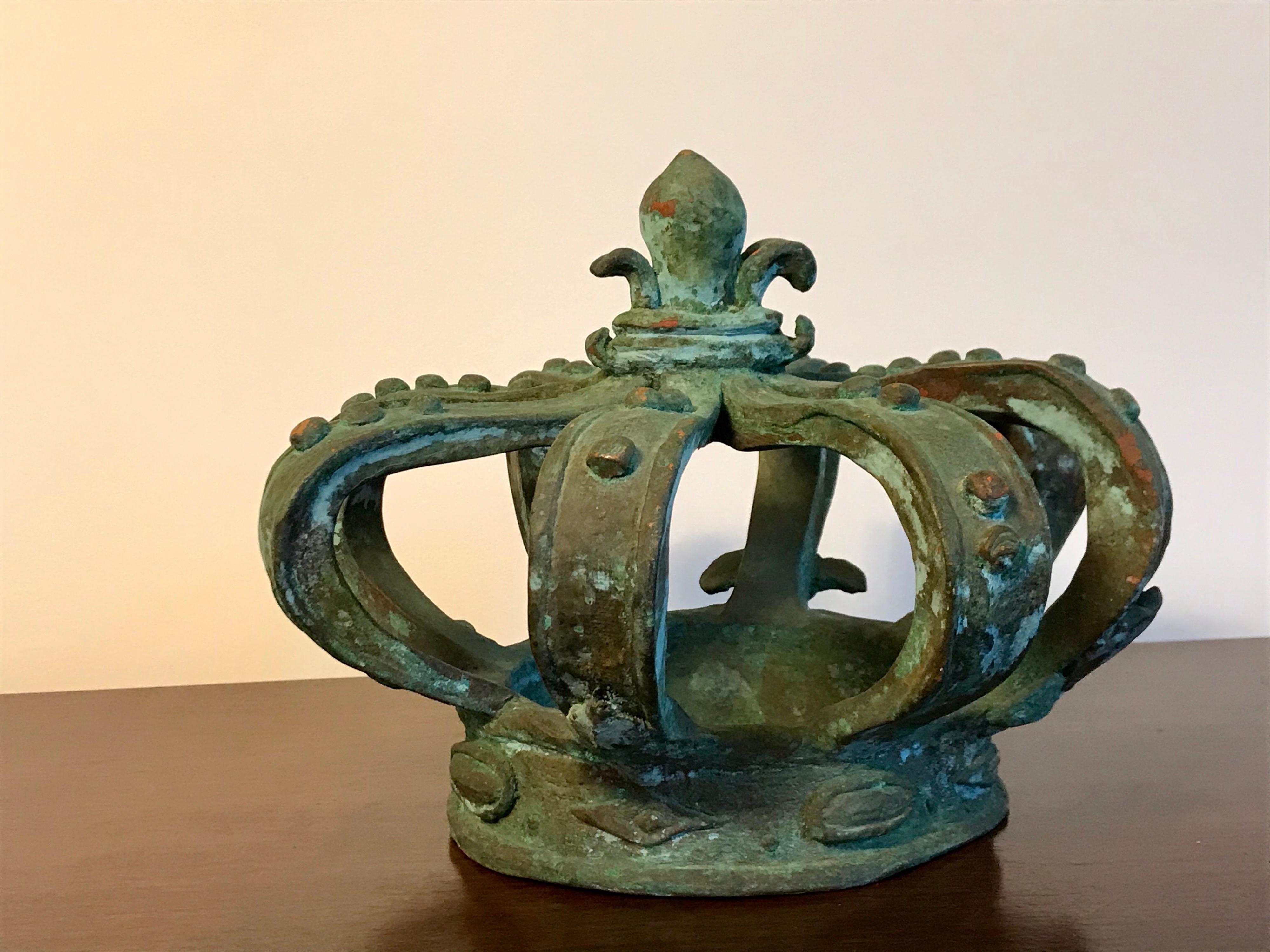 A nice decorative art object.
Made of solid cast bronze.
This is a hefty piece weighting roughly 20 pounds....