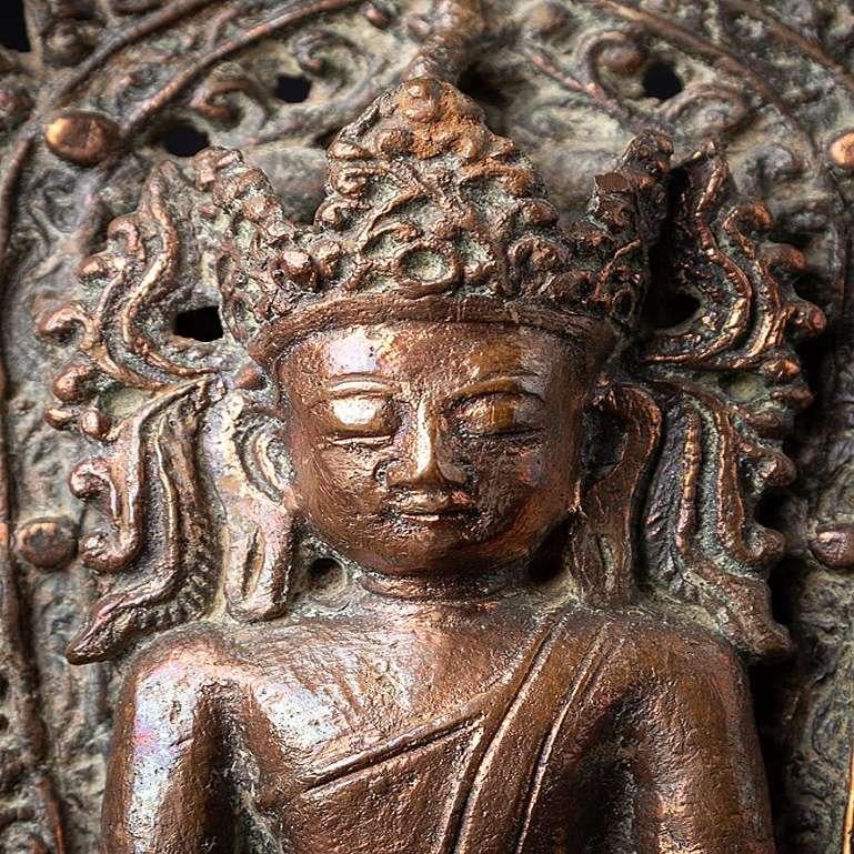 Antique Bronze Crowned Arakan Buddha from Burma For Sale 5