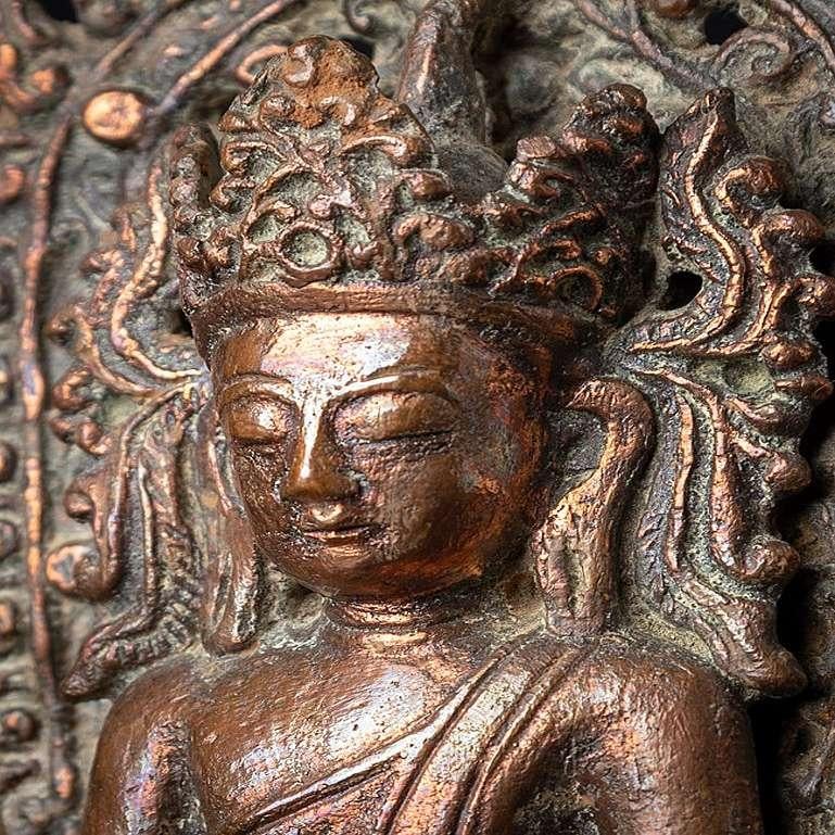 Antique Bronze Crowned Arakan Buddha from Burma For Sale 7
