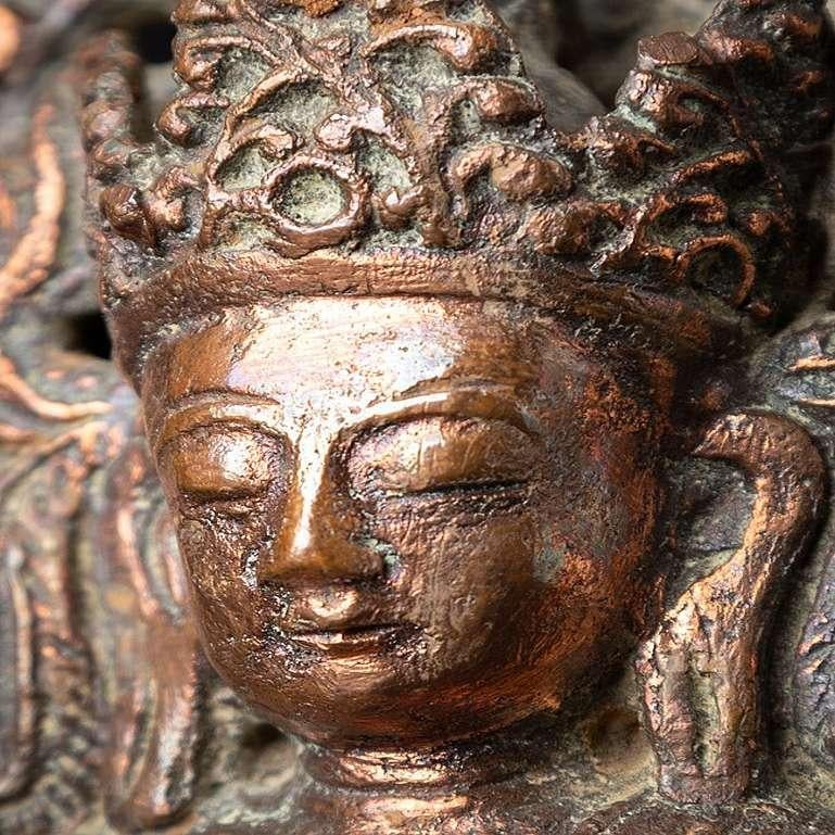 Bouddha Arakan ancien couronné en bronze de Birmanie en vente 11