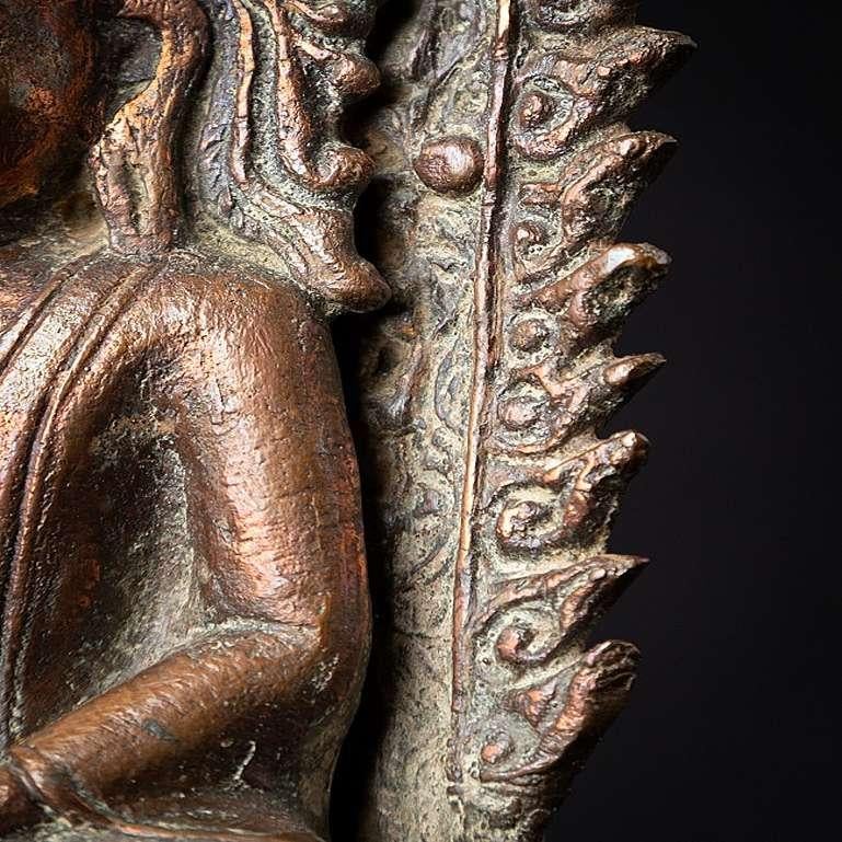 Bouddha Arakan ancien couronné en bronze de Birmanie en vente 12