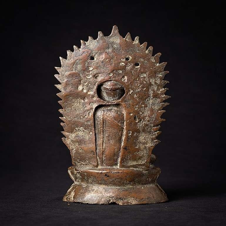 Antique Bronze Crowned Arakan Buddha from Burma In Good Condition For Sale In DEVENTER, NL