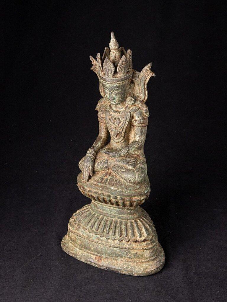 Statue de Bouddha couronnée en bronze antique de Birmanie en vente 8