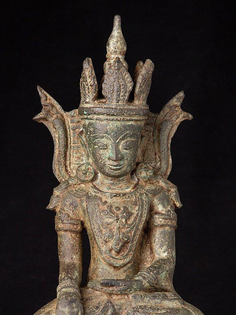 Antique Bronze Crowned Buddha Statue from Burma For Sale 3