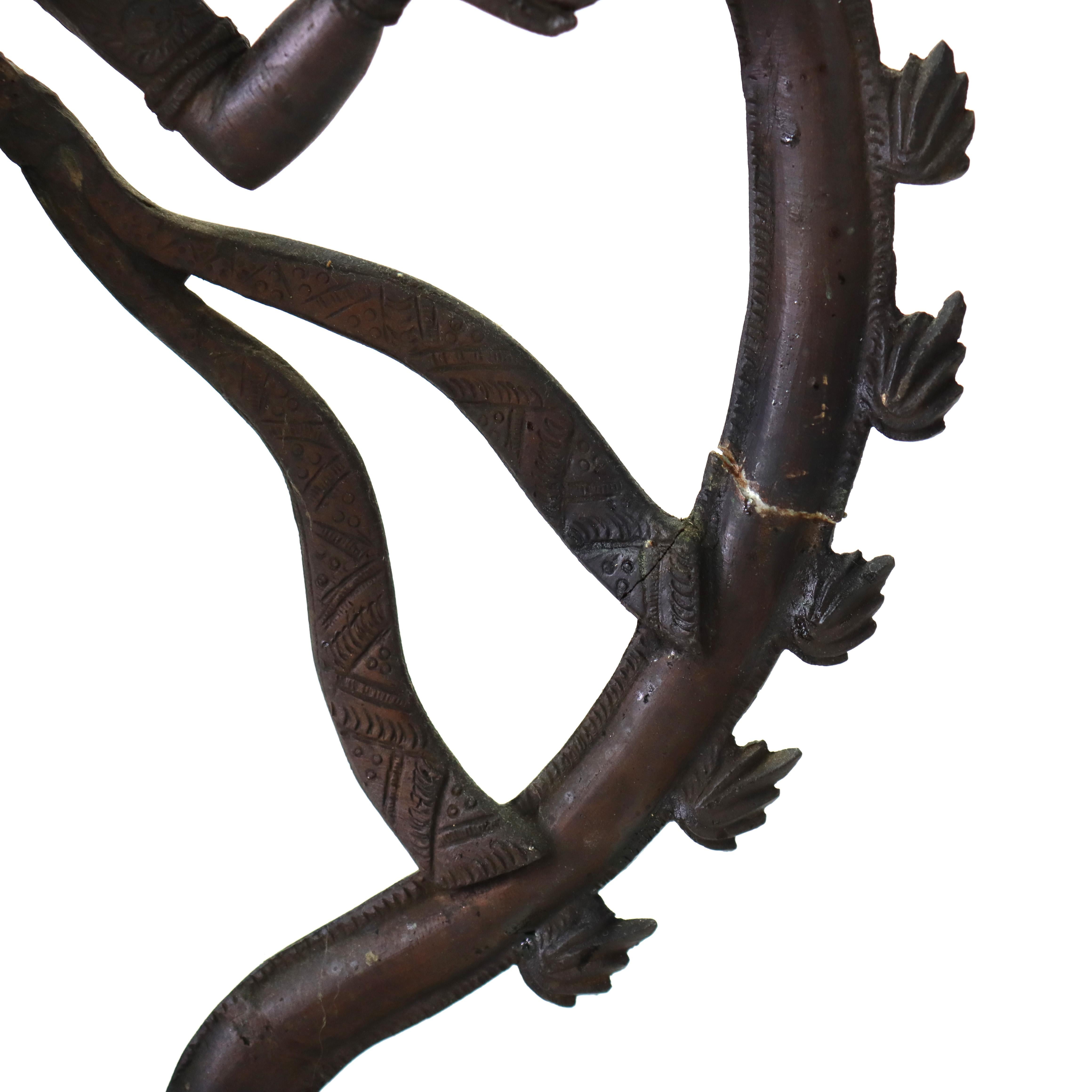 20ième siècle Statue de Shiva Nataraja en bronze ancien dansant debout sur le démon Apasmara C1920 en vente