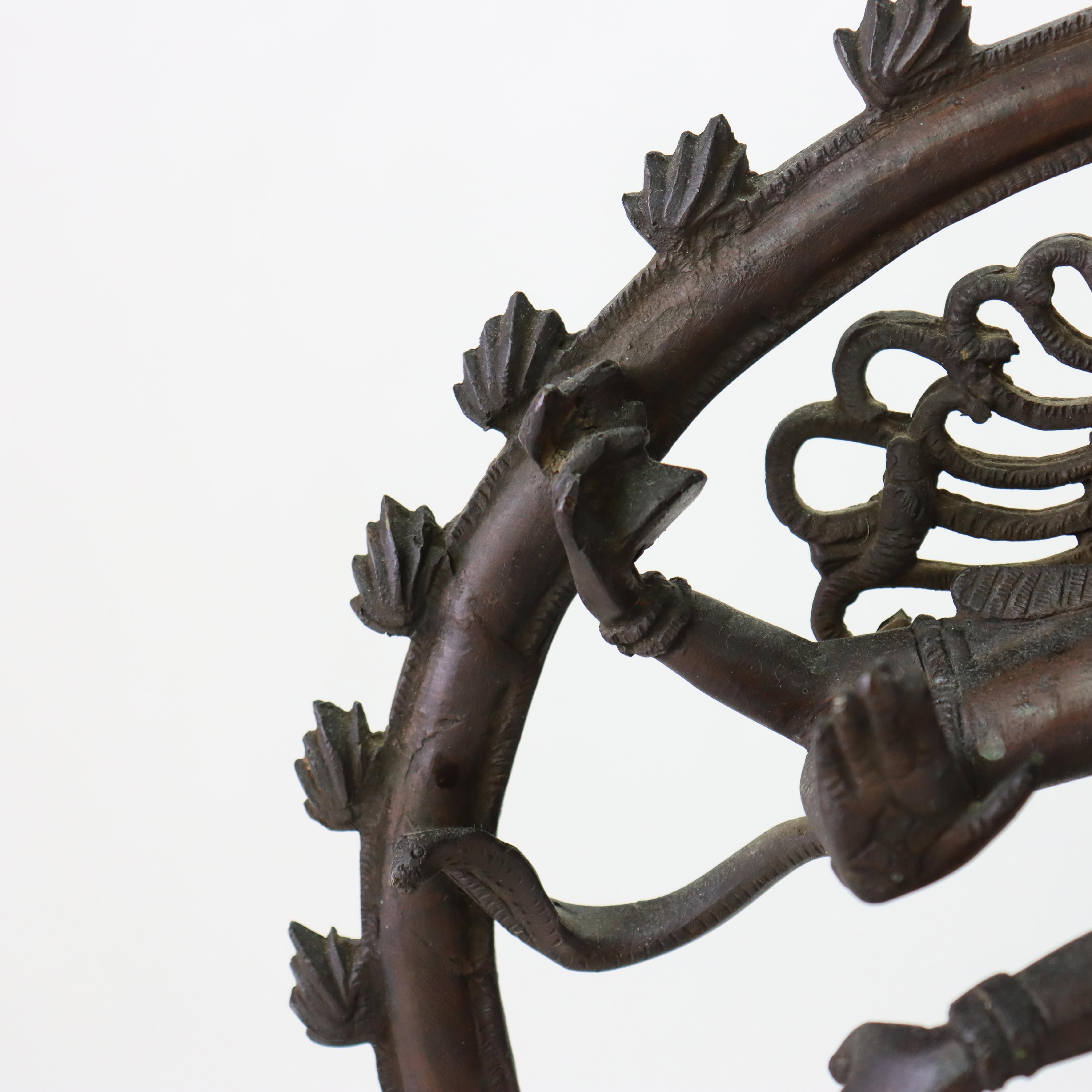 Statue de Shiva Nataraja en bronze ancien dansant debout sur le démon Apasmara C1920 en vente 1