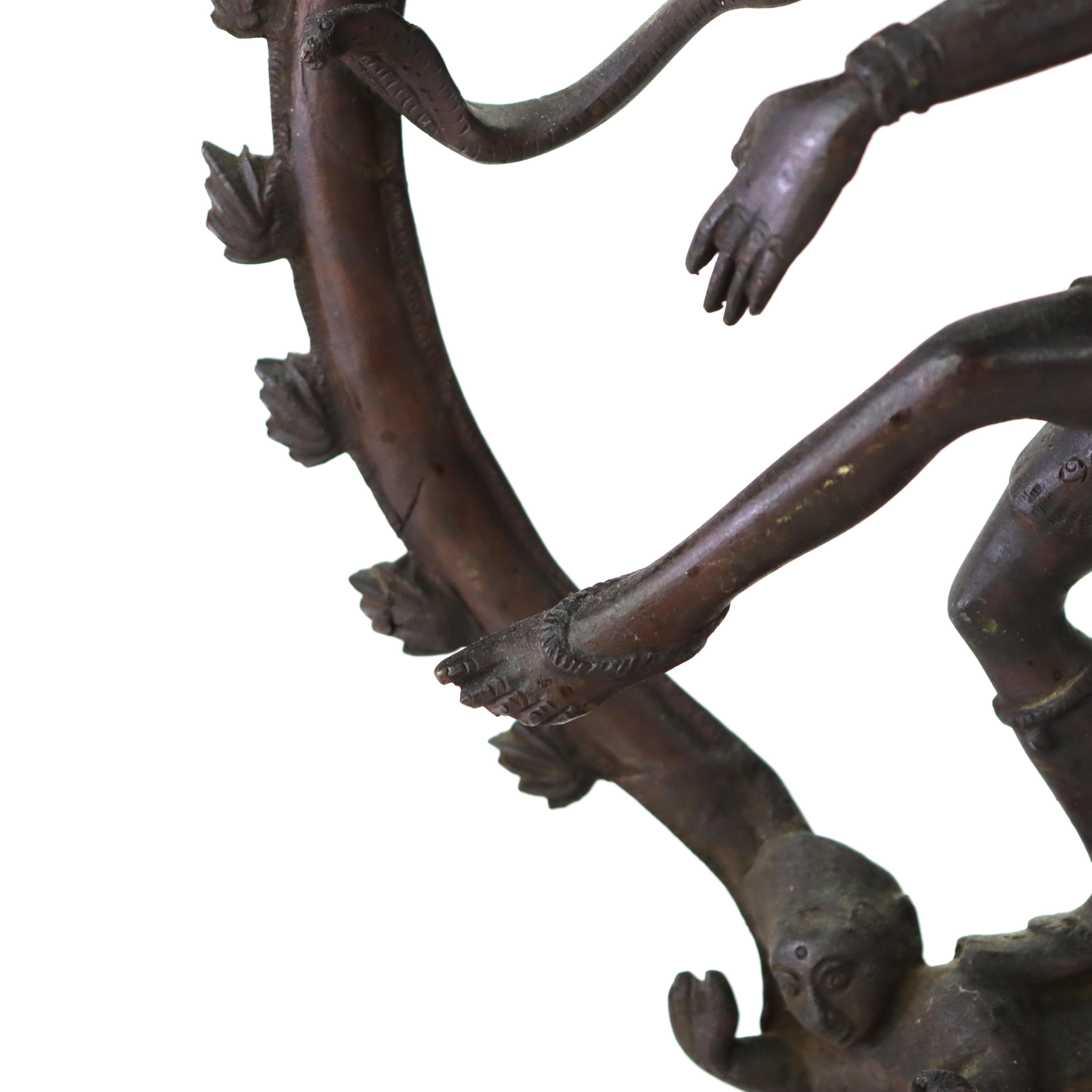 Statue de Shiva Nataraja en bronze ancien dansant debout sur le démon Apasmara C1920 en vente 3