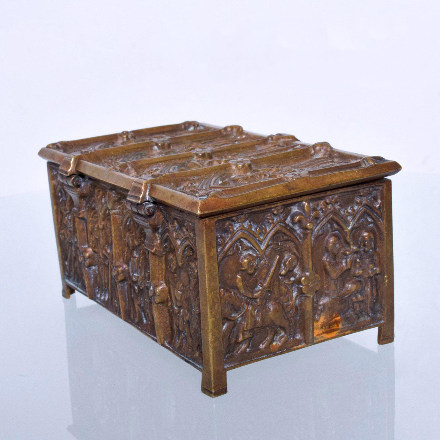 Antique Bronze Decorative Box Baroque Style In Good Condition In Chula Vista, CA