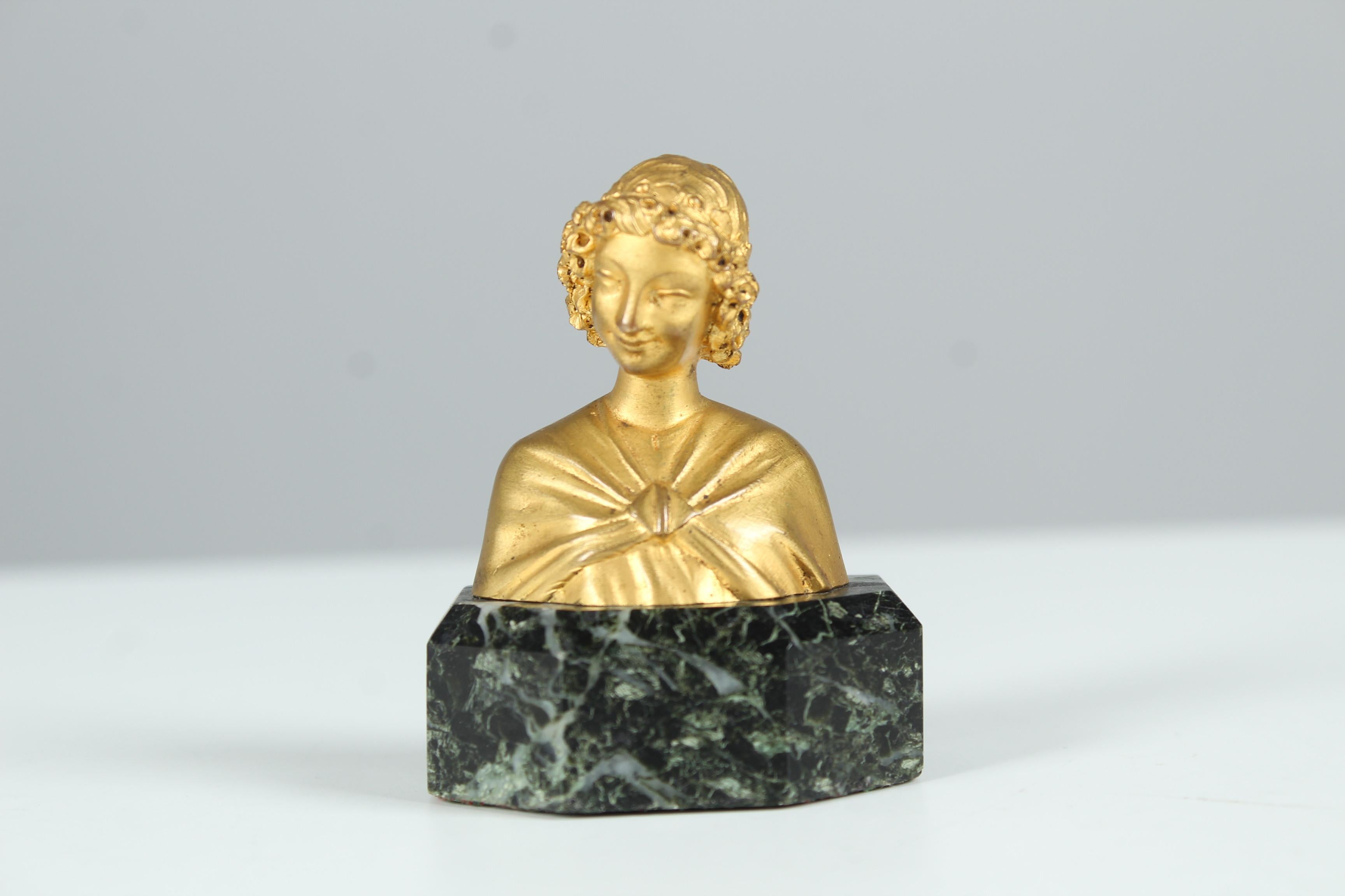 Antike Bronze Doré Miniatur Büste, Lächeln von Reims Engel, signiert, vergoldet, 1870er Jahre (Vergoldet) im Angebot