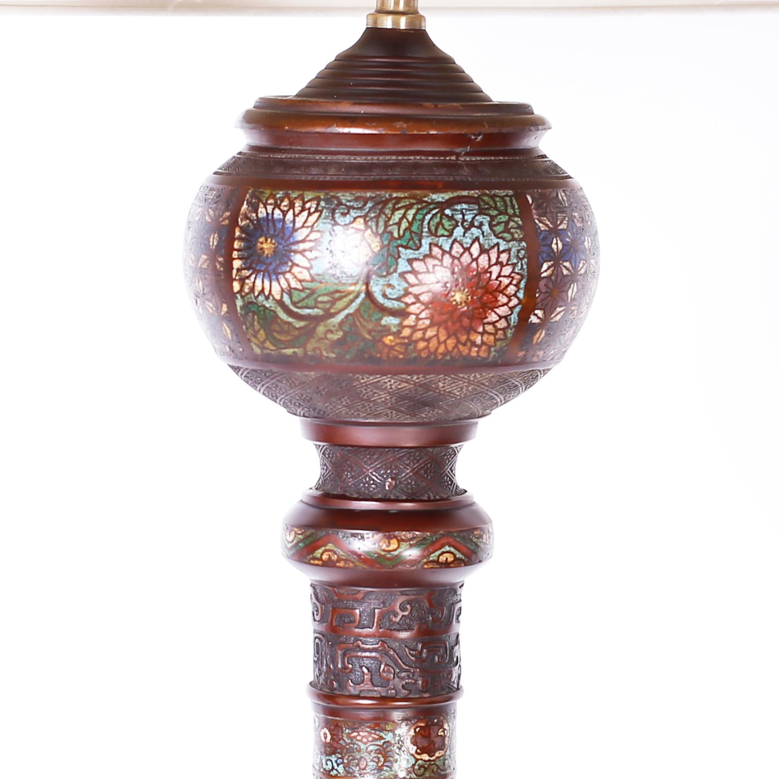 Impressive antique Japanese champleve floor lamp, in the Orientalist manner, with an elegant form and a dark lush patina, decorated with stylized floral designs and featuring an elephant base on a round plateau.