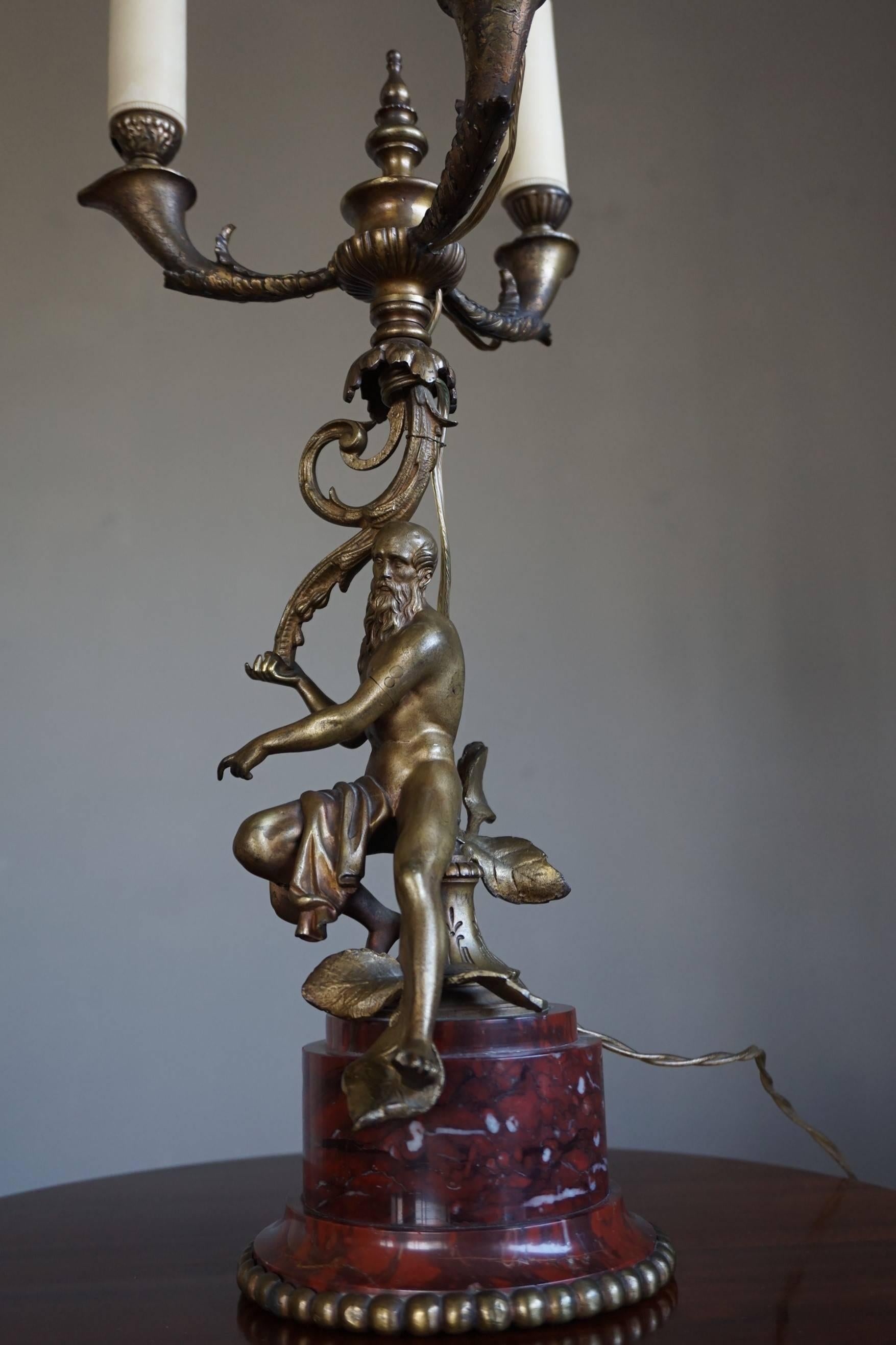 Lampe de table ancienne de style Empire en bronze avec une sculpture de Zeus nu sur socle en marbre en vente 5