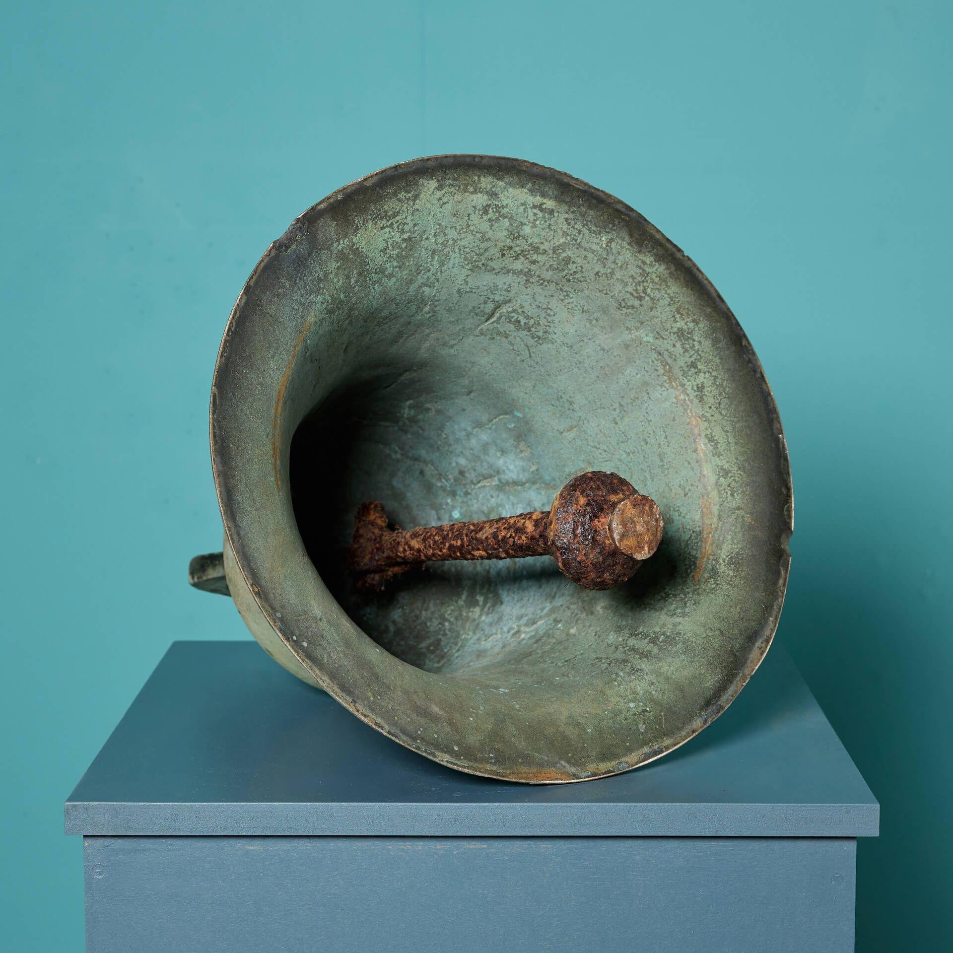 Campana inglese in bronzo antico In condizioni discrete in vendita a Wormelow, Herefordshire