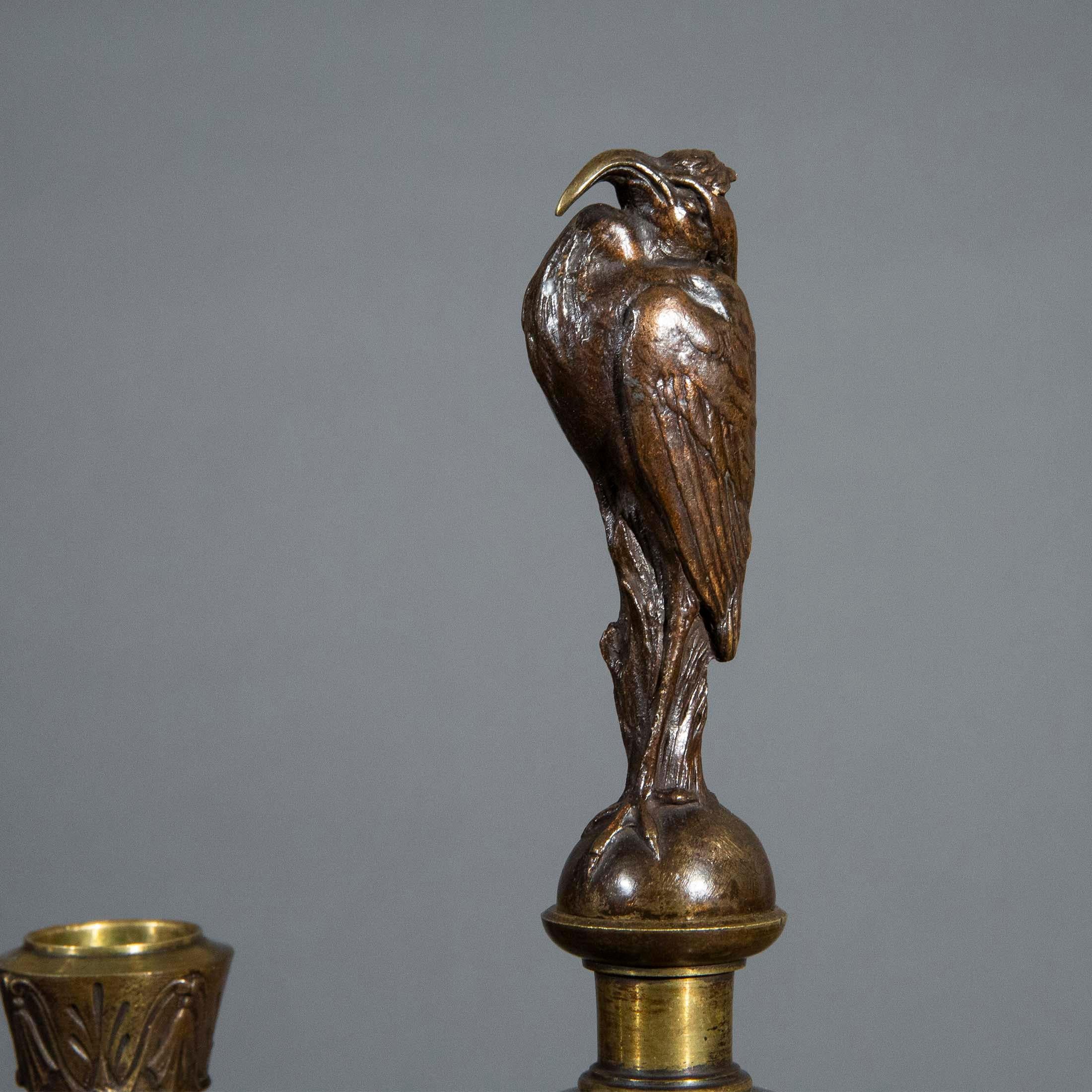 Candélabre étrusque ancien en bronze 19ème siècle en vente 8