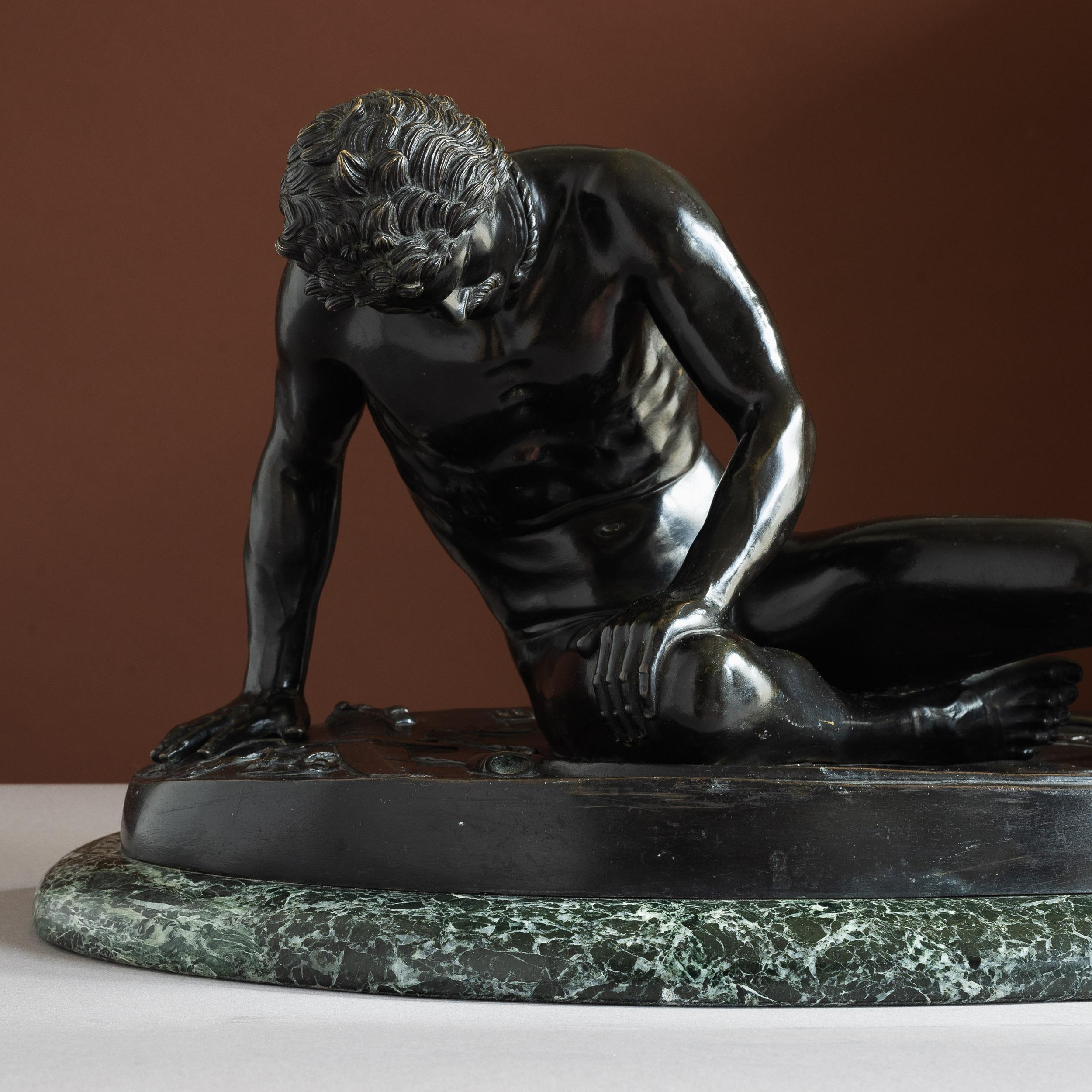 Antica figura in bronzo del Gallo morente in vendita 6