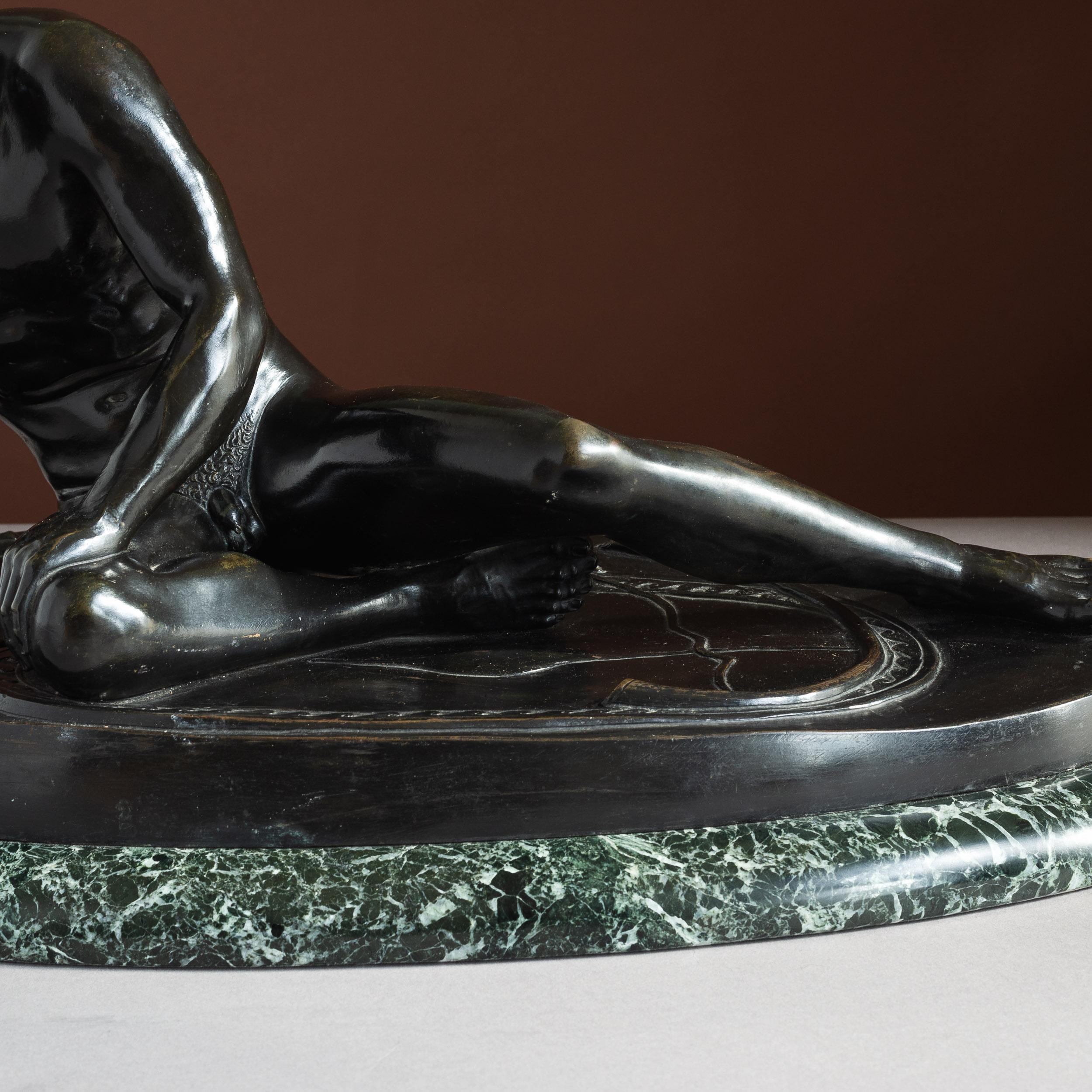 Greco classico Antica figura in bronzo del Gallo morente in vendita