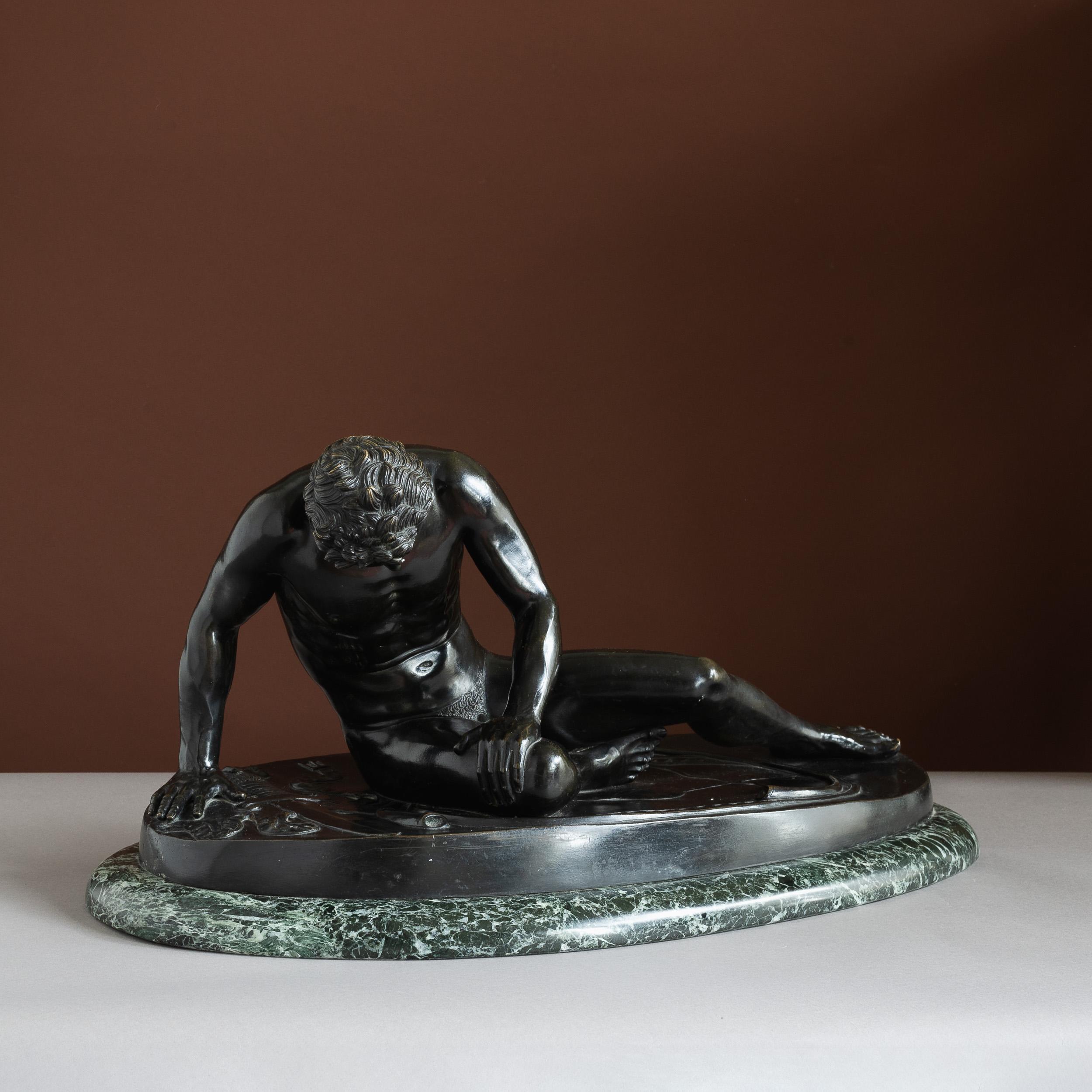Antica figura in bronzo del Gallo morente in vendita 1