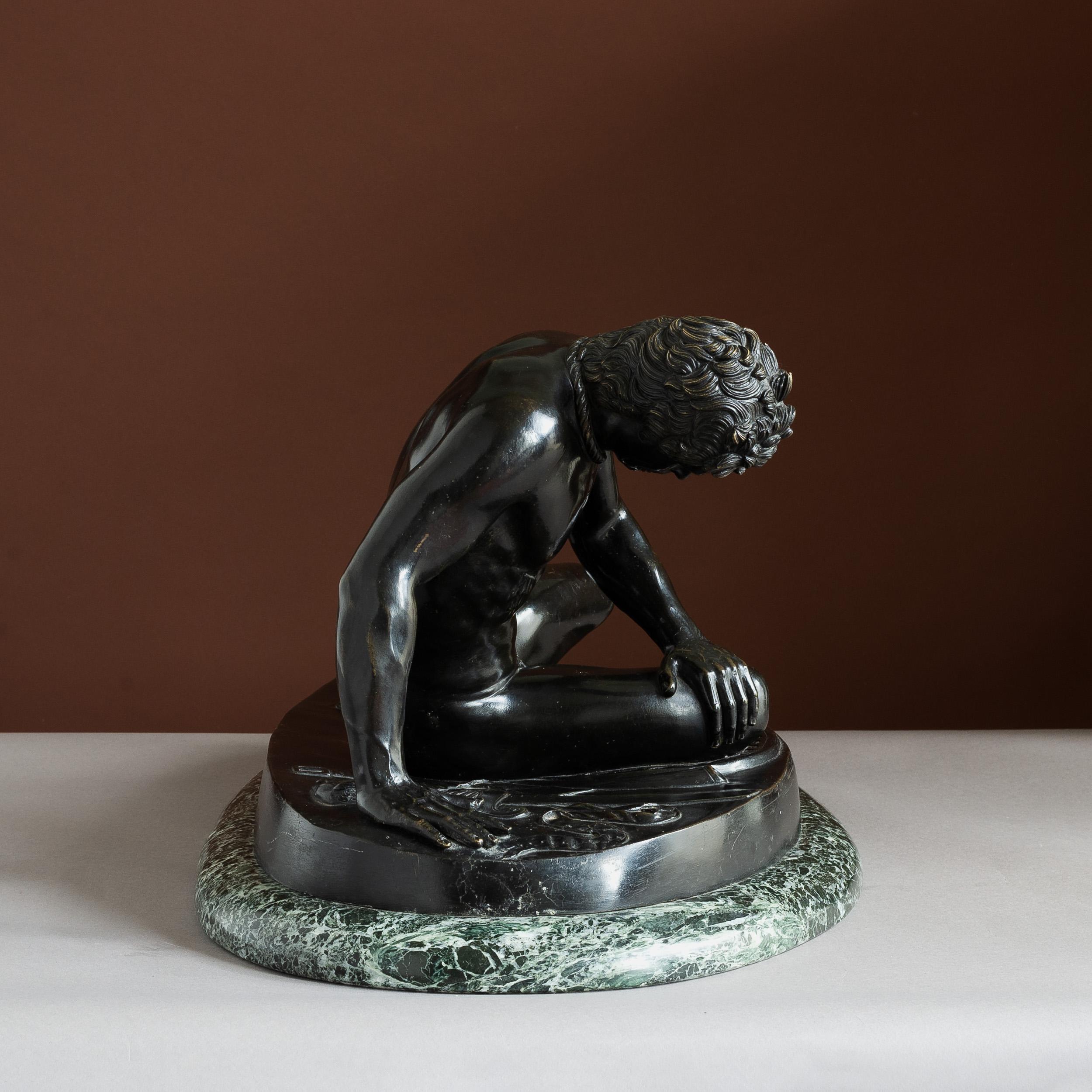 Antica figura in bronzo del Gallo morente in vendita 2