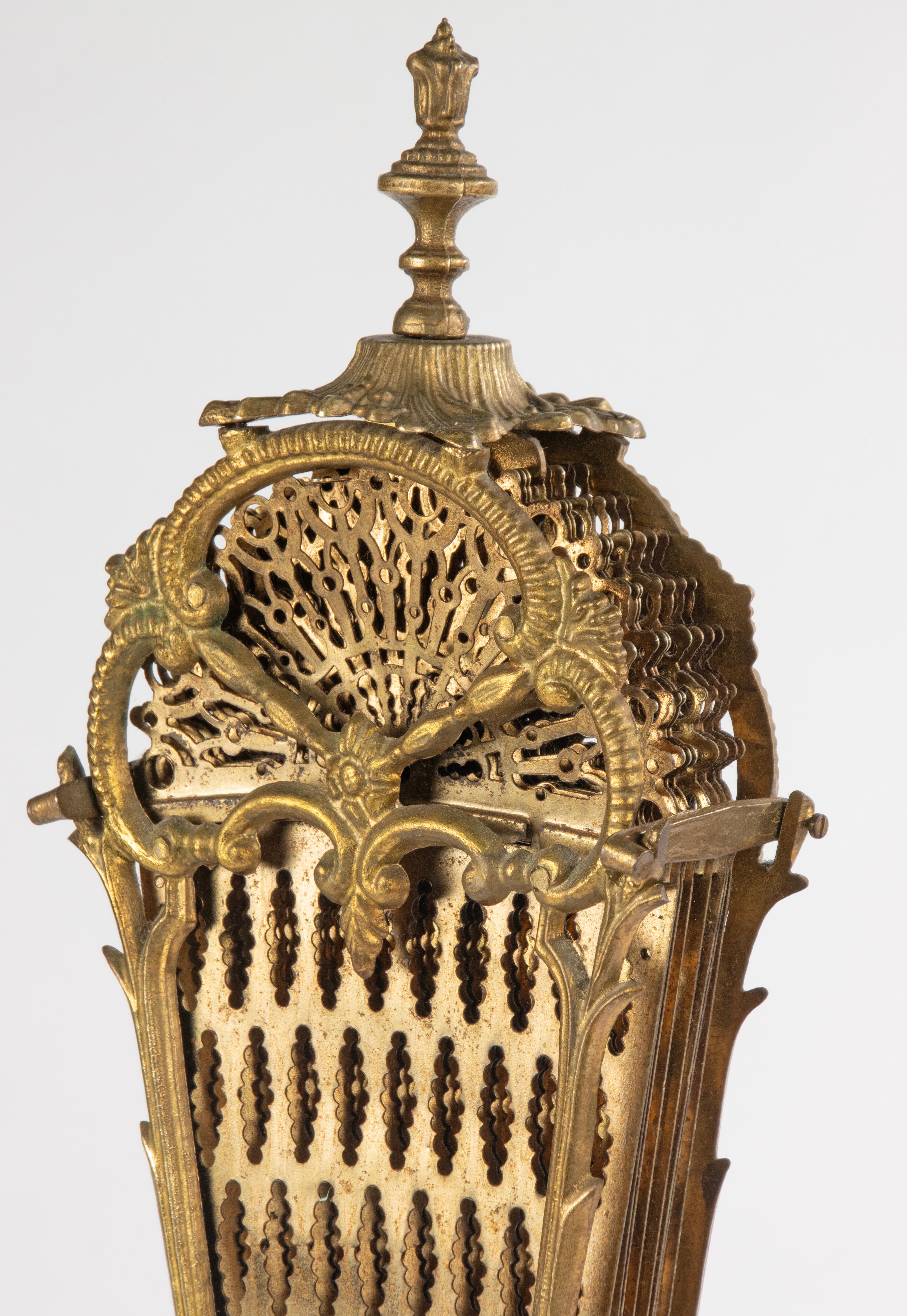 Paravent de cheminée en bronze antique - Peacock Fan en vente 7