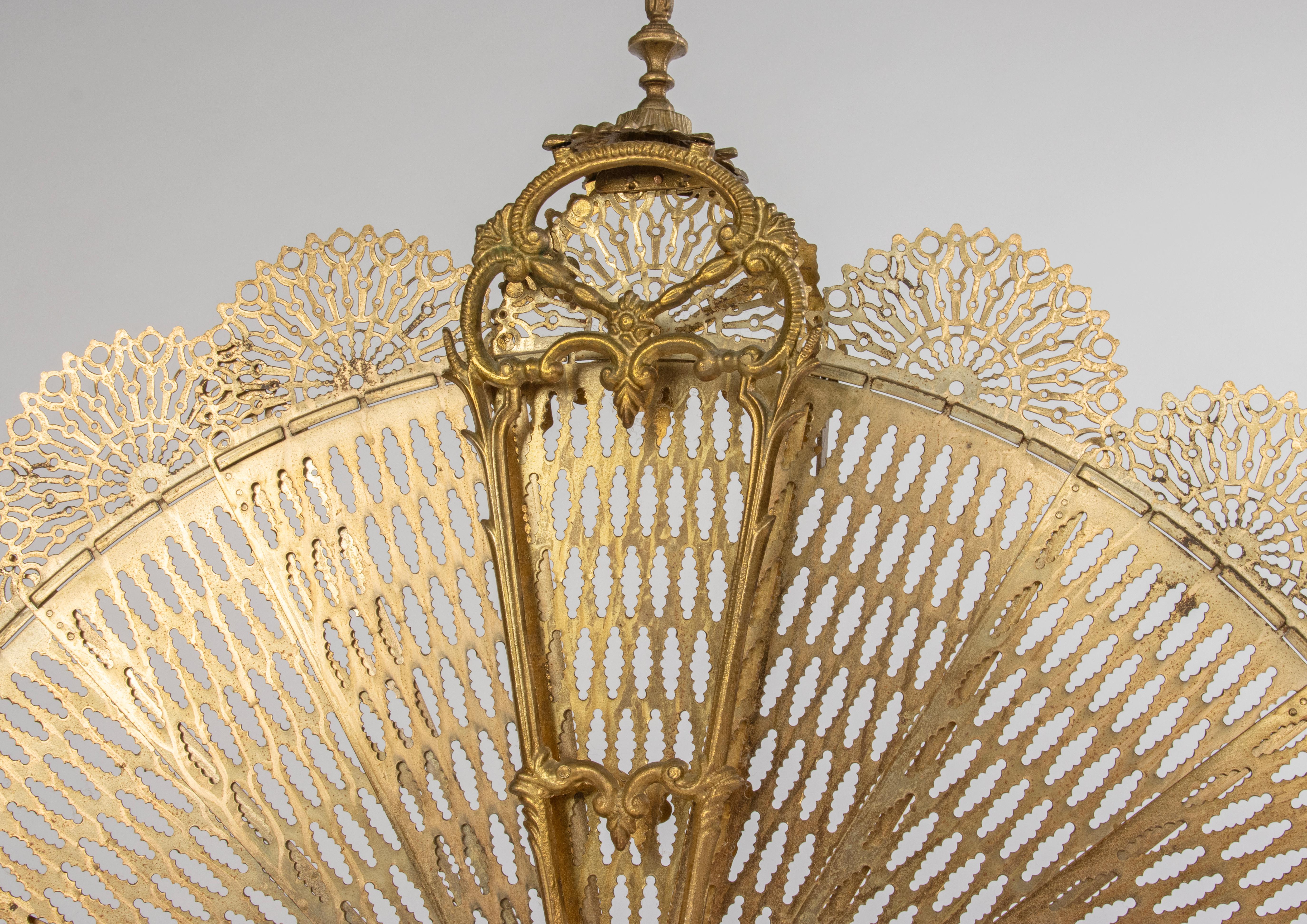 Rococo Paravent de cheminée en bronze antique - Peacock Fan en vente