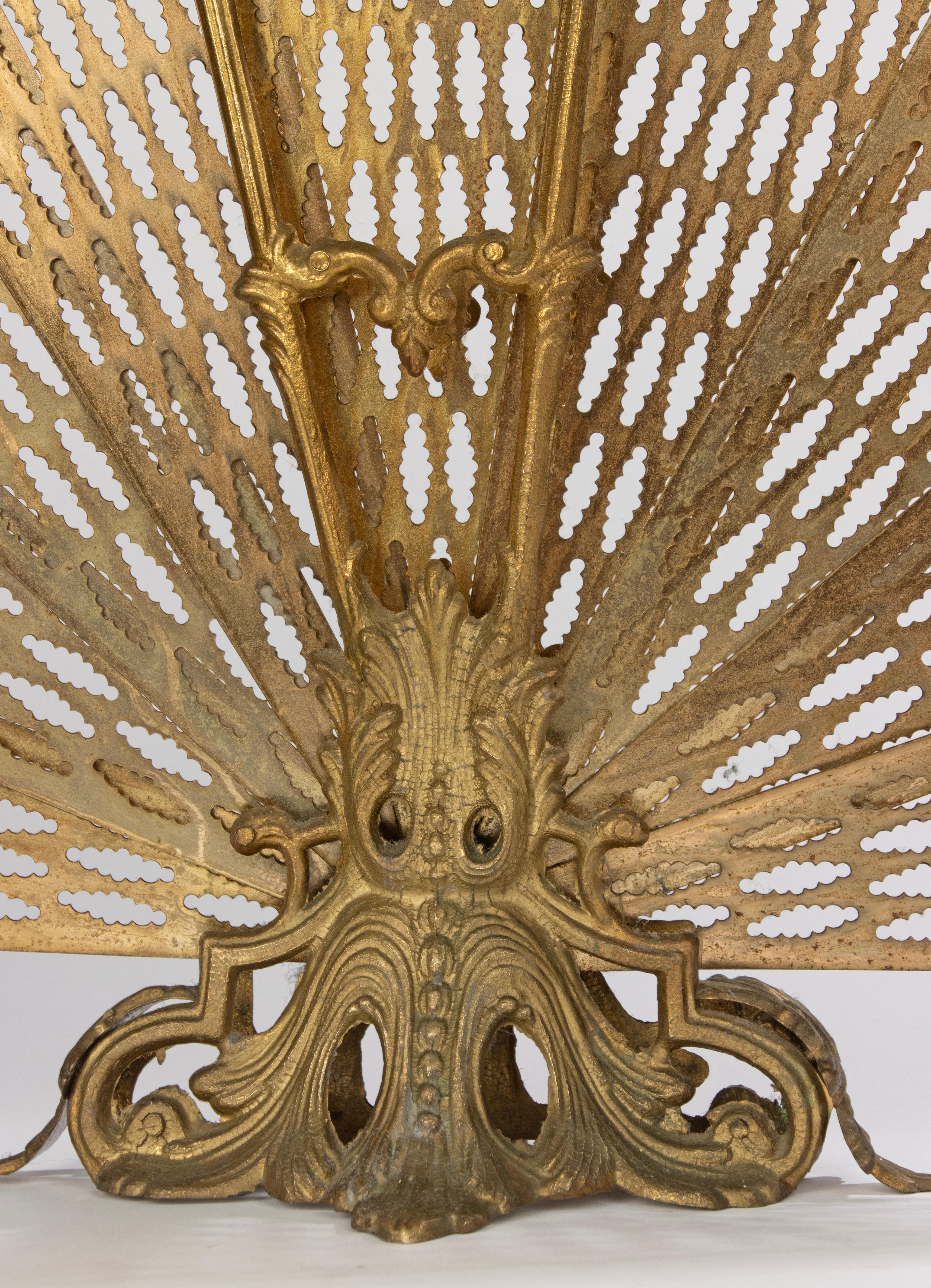 Paravent de cheminée en bronze antique - Peacock Fan en vente 2