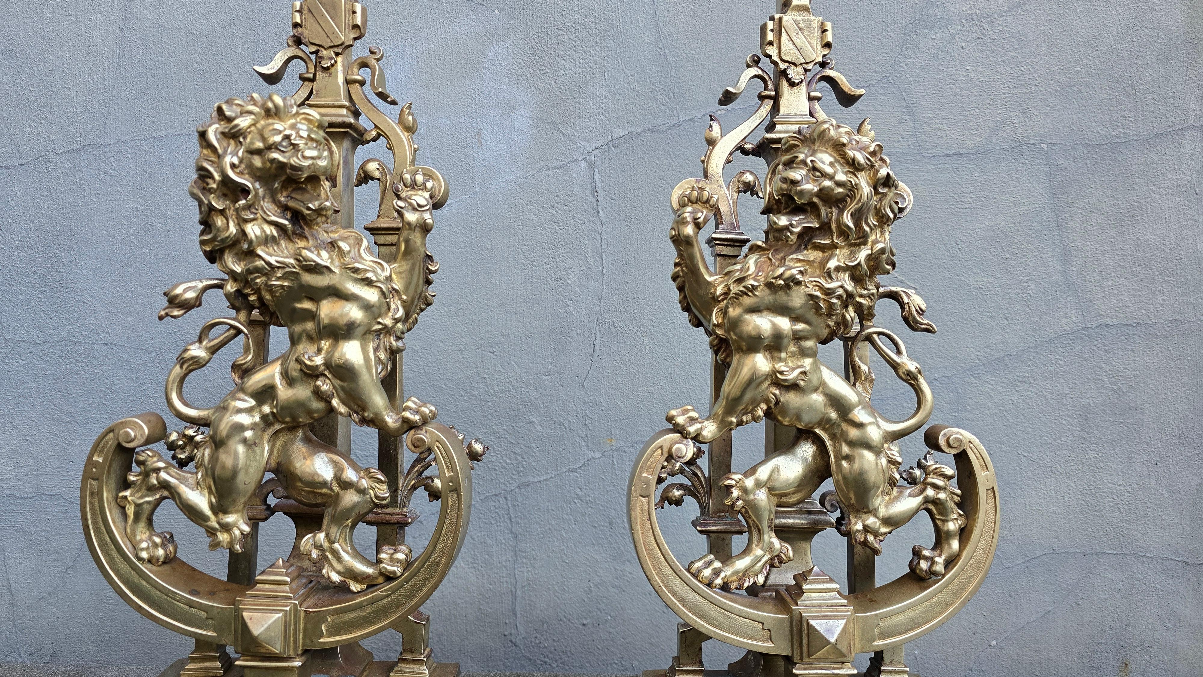 Set di caminetti in bronzo antico con androni a forma di Majestic Lion Chenet in vendita 4