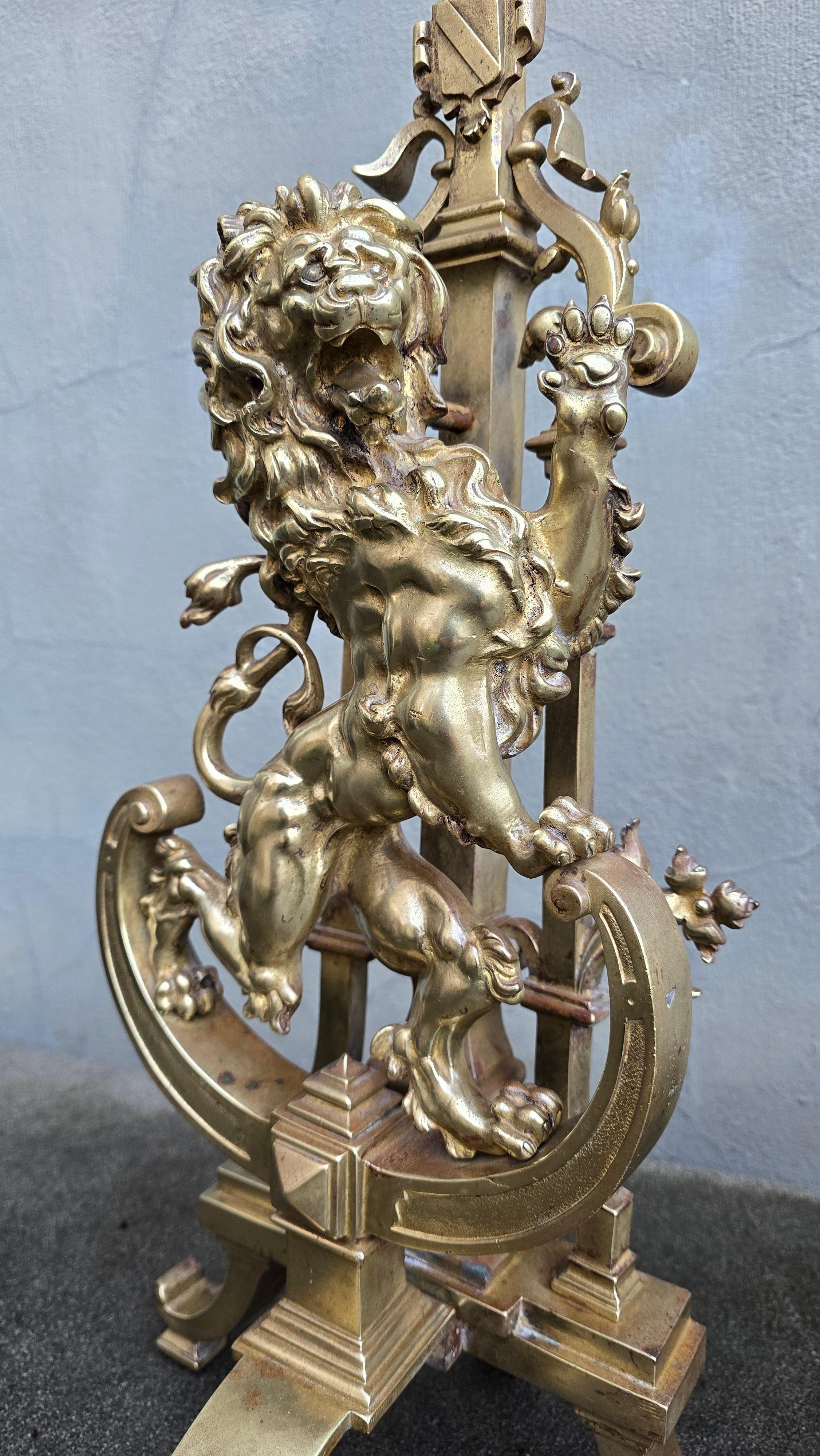 Set di caminetti in bronzo antico con androni a forma di Majestic Lion Chenet in vendita 6