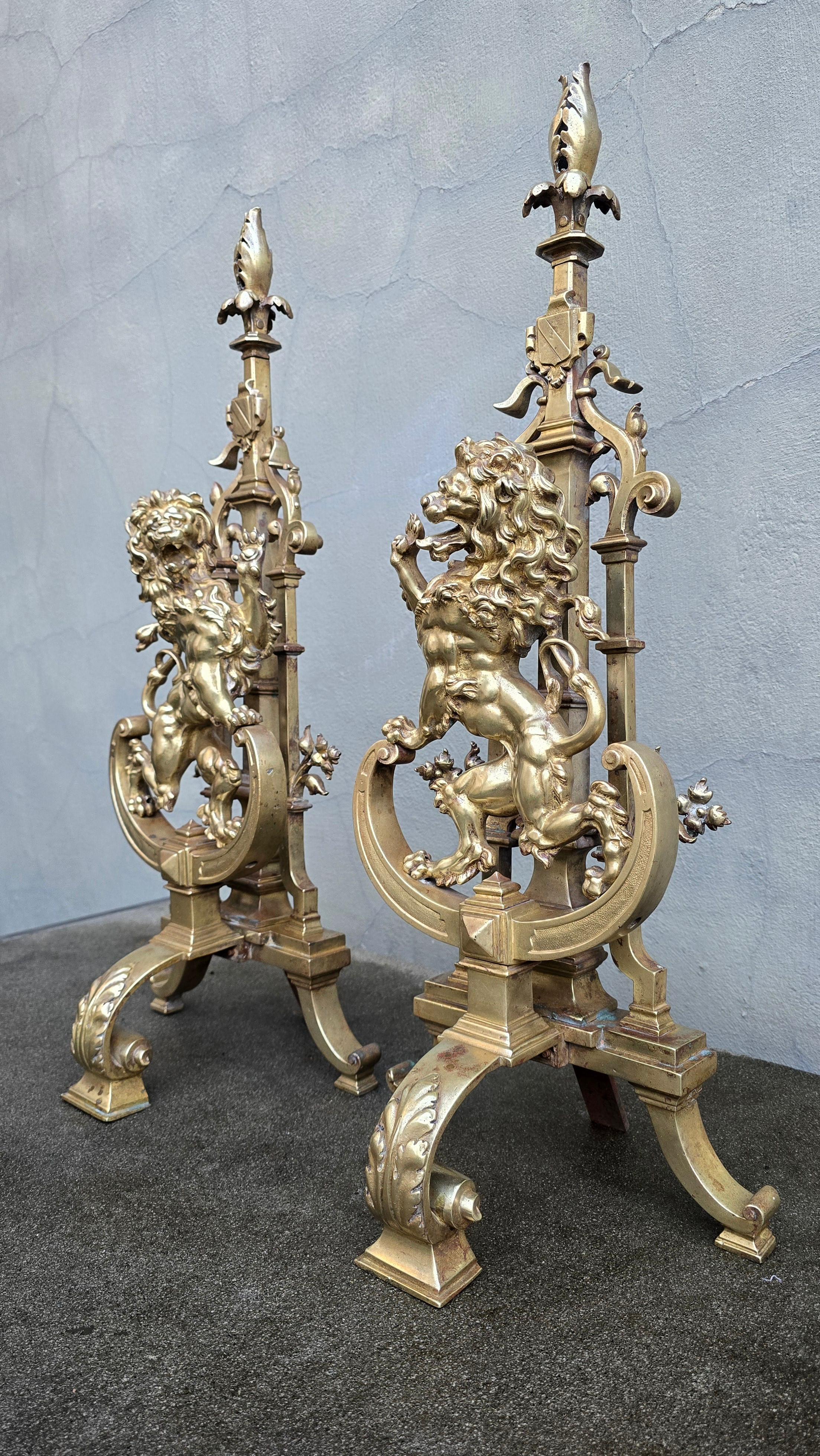 Set di caminetti in bronzo antico con androni a forma di Majestic Lion Chenet In condizioni buone in vendita a Antwerp, BE