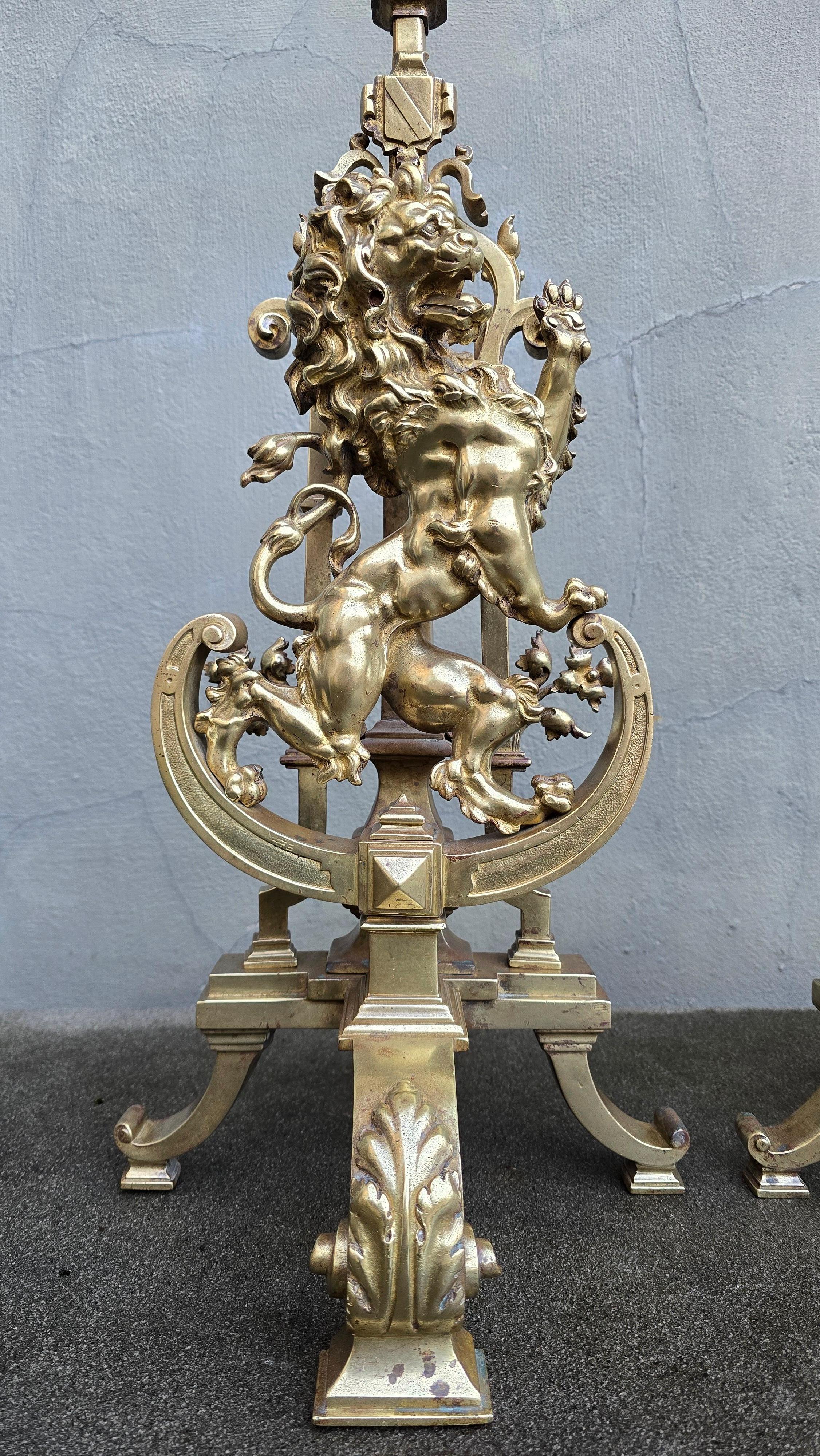 Set di caminetti in bronzo antico con androni a forma di Majestic Lion Chenet in vendita 2