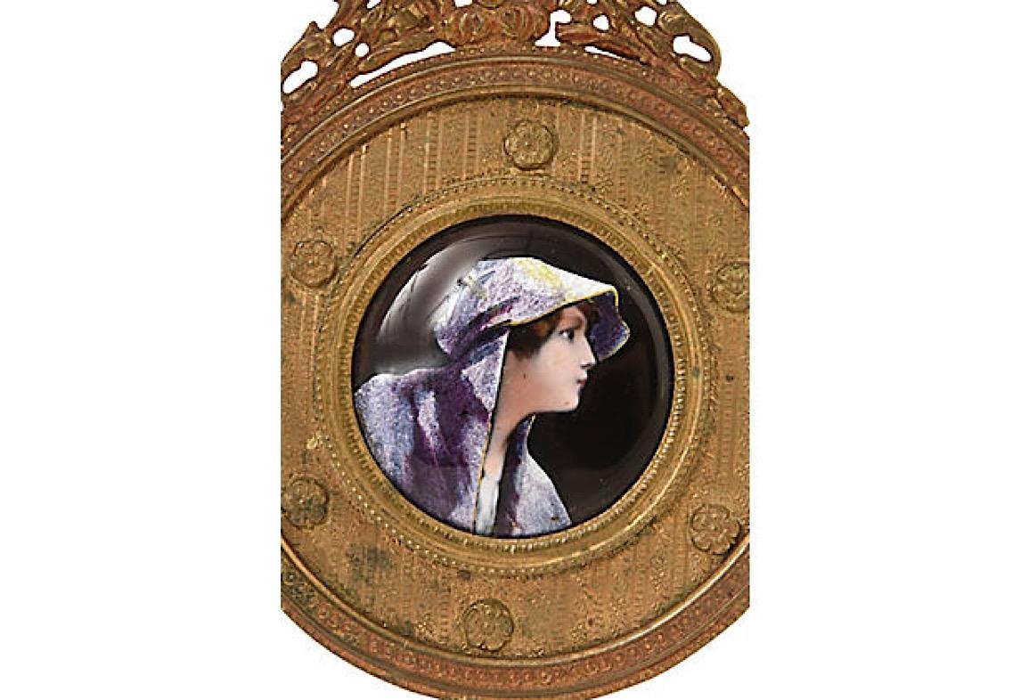 Bronce Antiguo Enmarcado Esmalte Retrato de Mujer Niña siglo XIX en venta