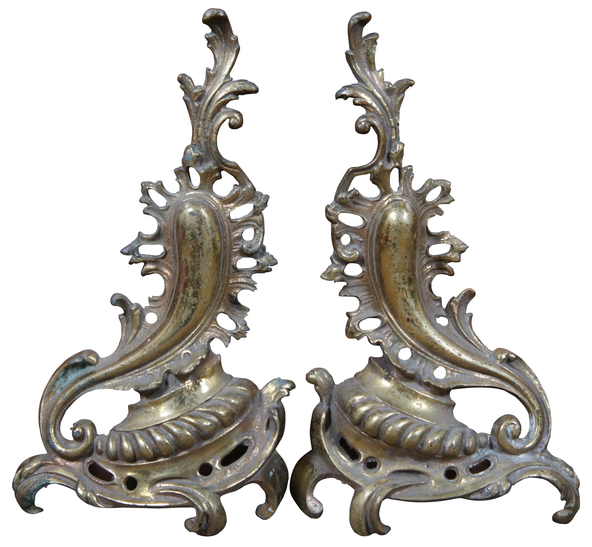 Baroque Pare-étincelles en bronze ancien de style baroque français Rococo en forme de cœur de cheminée en vente